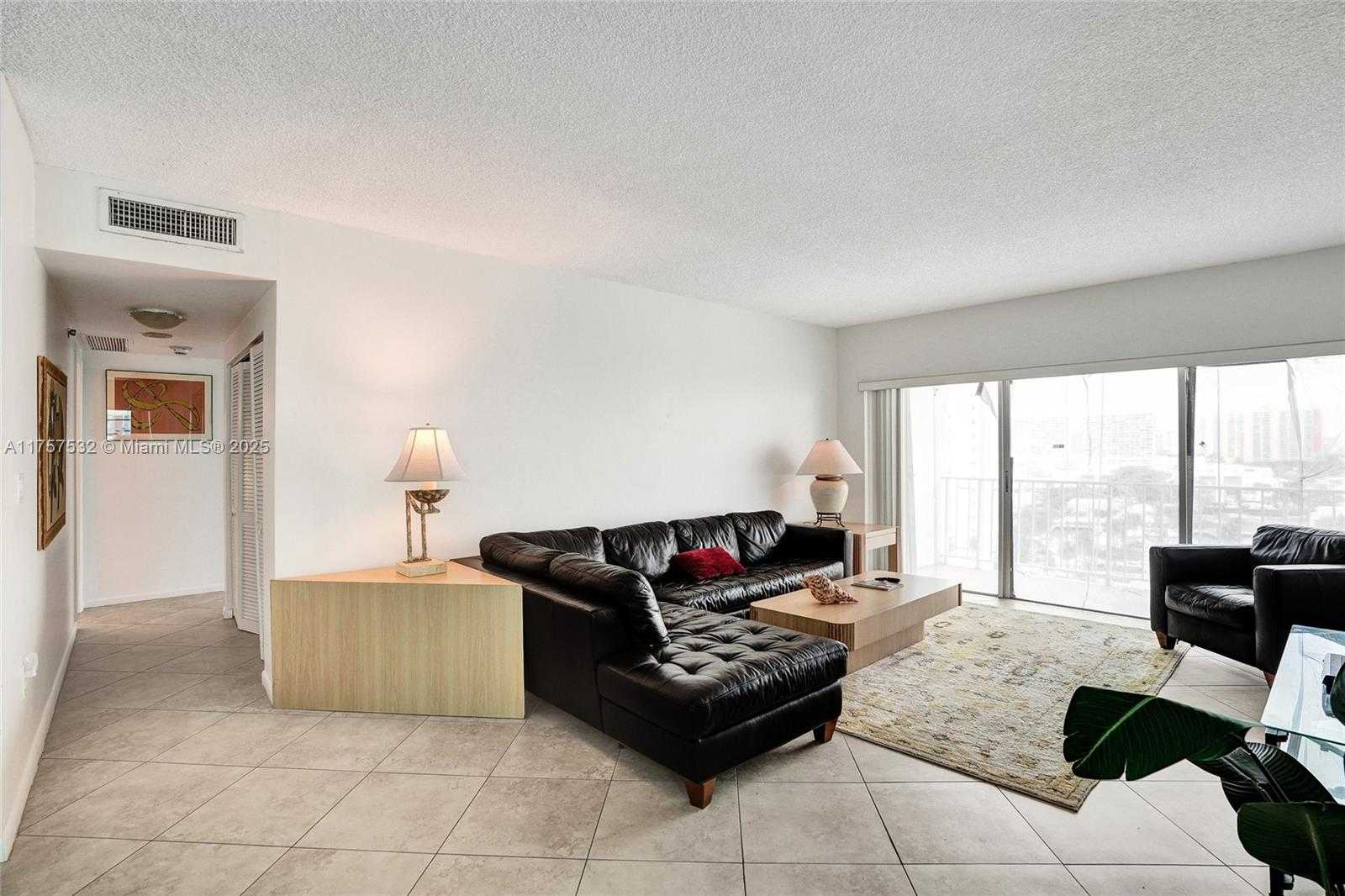 Small Image of 500 BAYVIEW DR #931, Sunny Isles Beach Number 7