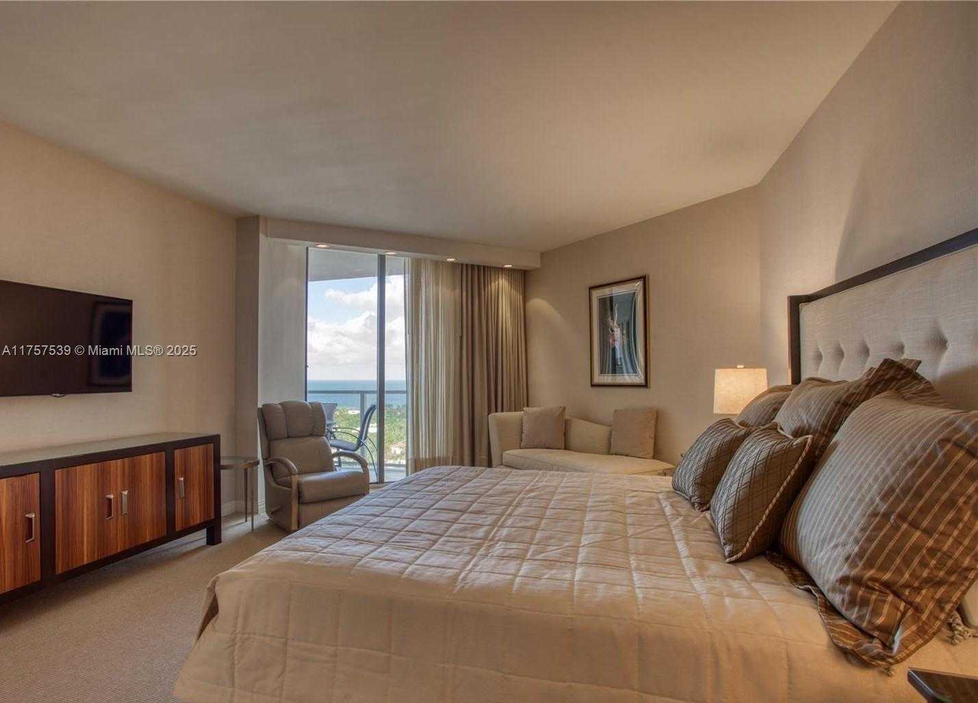 Small Image of 19500 TURNBERRY WAY #20F, Aventura Number 11