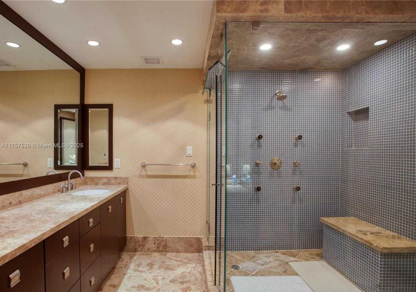 Small Image of 19500 TURNBERRY WAY #20F, Aventura Number 12