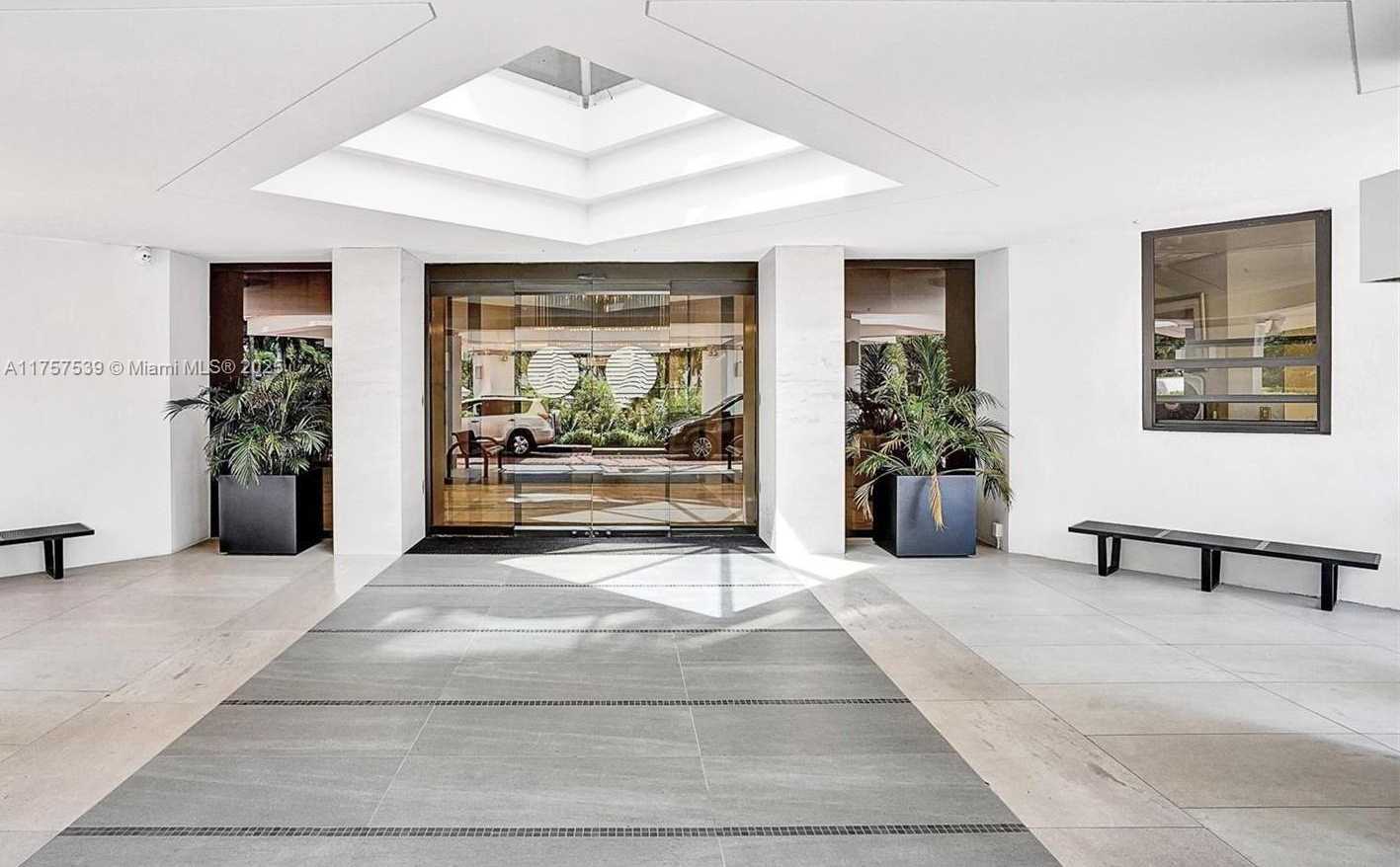 Small Image of 19500 TURNBERRY WAY #20F, Aventura Number 21