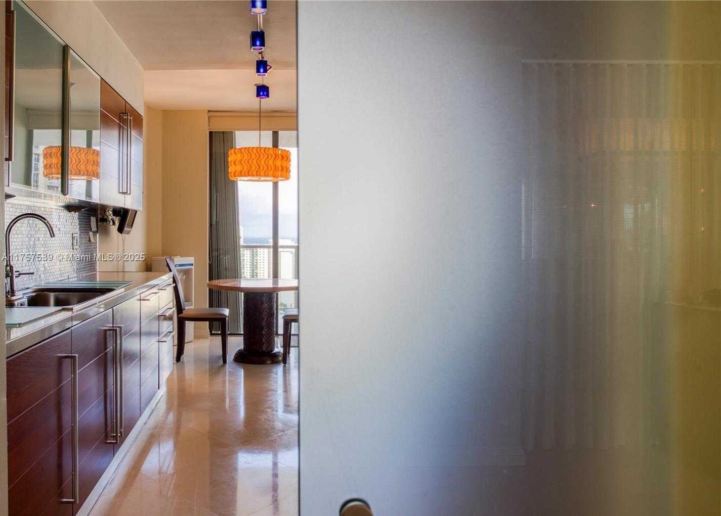 Small Image of 19500 TURNBERRY WAY #20F, Aventura Number 5