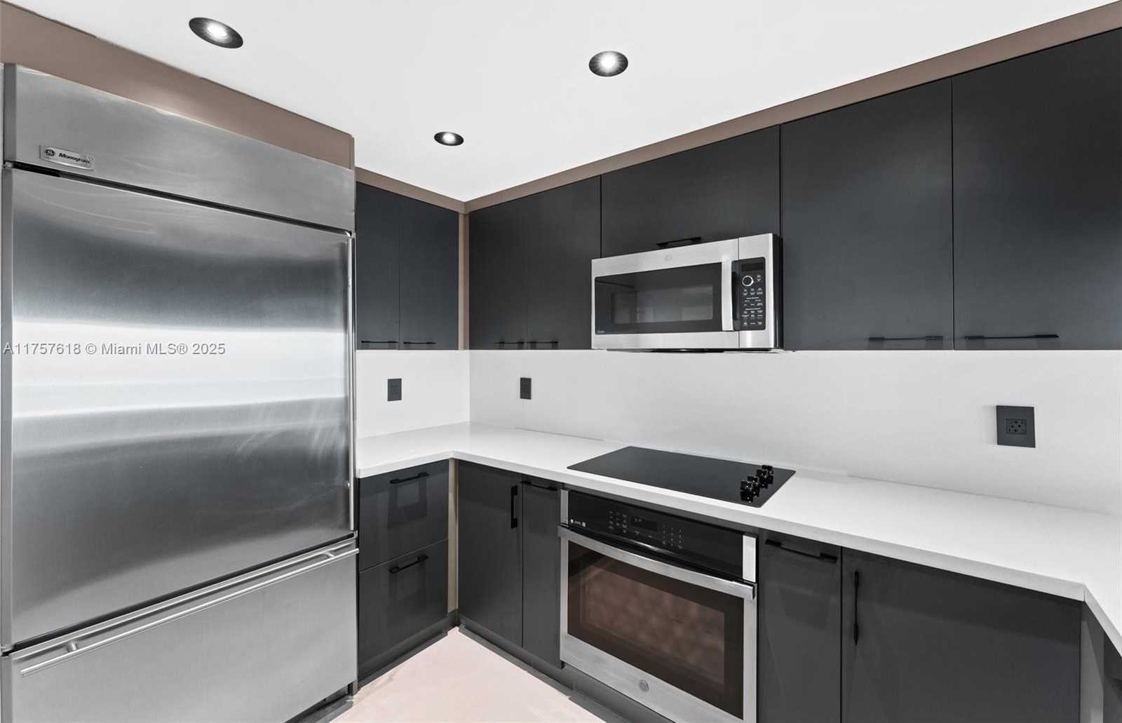 Small Image of 540 WEST AVE #2211, Miami Beach Number 3