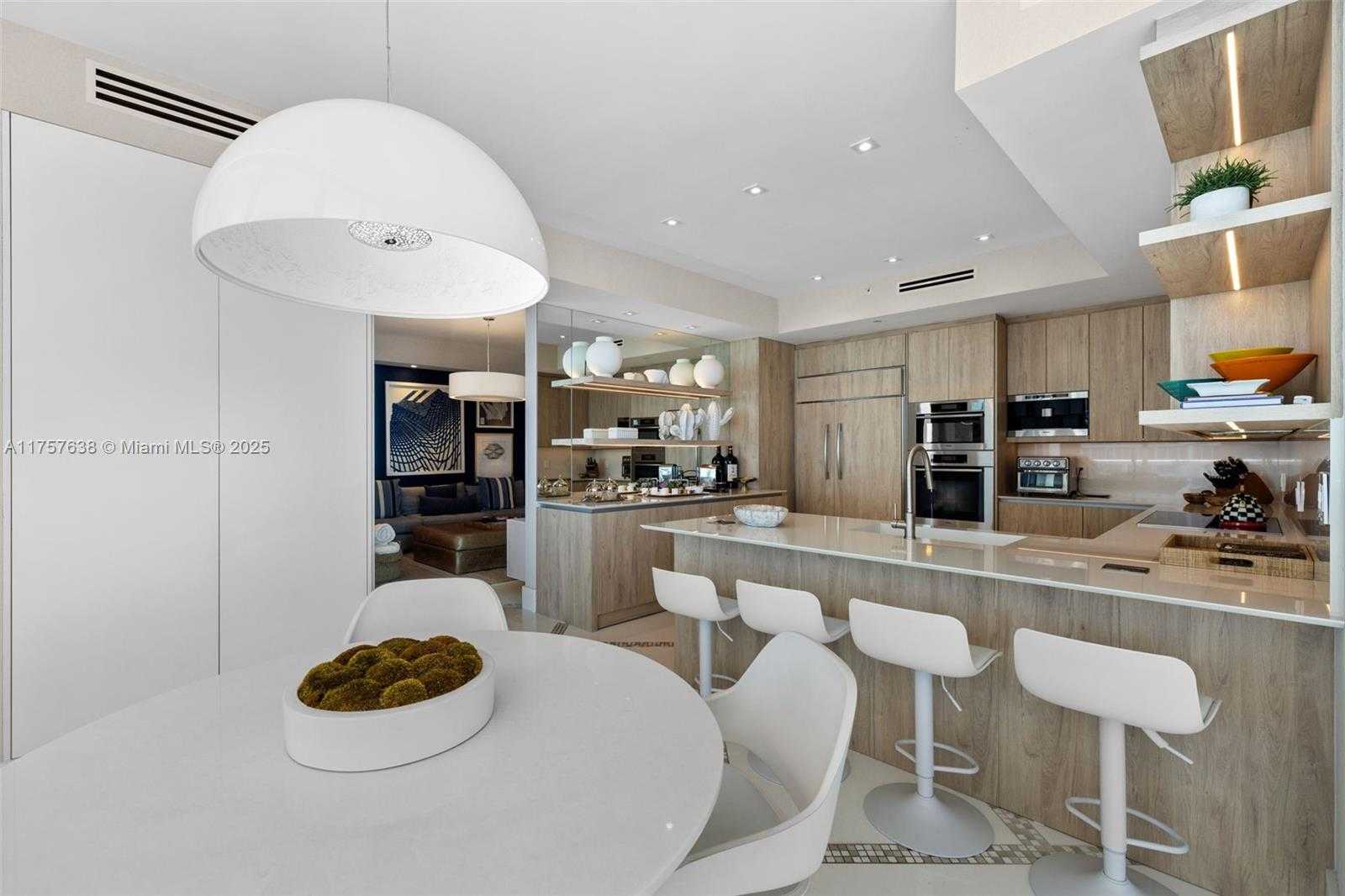 Small Image of 50 SOUTH POINTE DR #1502/03, Miami Beach Number 13