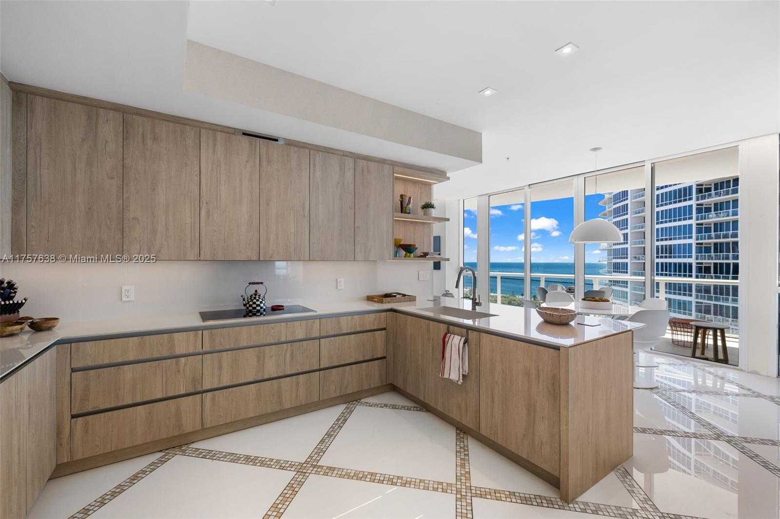 Small Image of 50 SOUTH POINTE DR #1502/03, Miami Beach Number 14