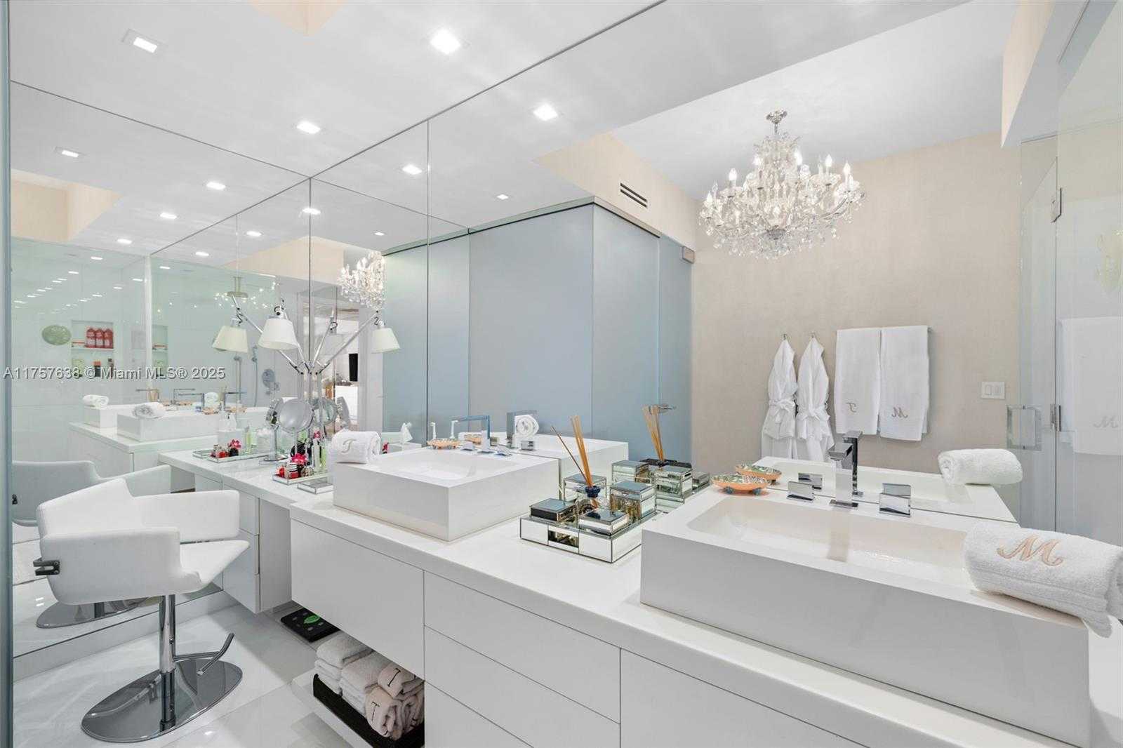 Small Image of 50 SOUTH POINTE DR #1502/03, Miami Beach Number 26