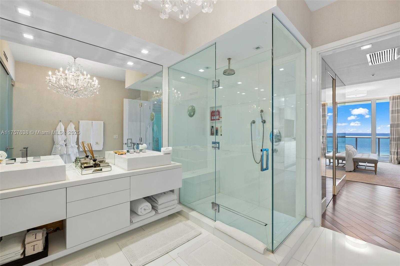 Small Image of 50 SOUTH POINTE DR #1502/03, Miami Beach Number 27