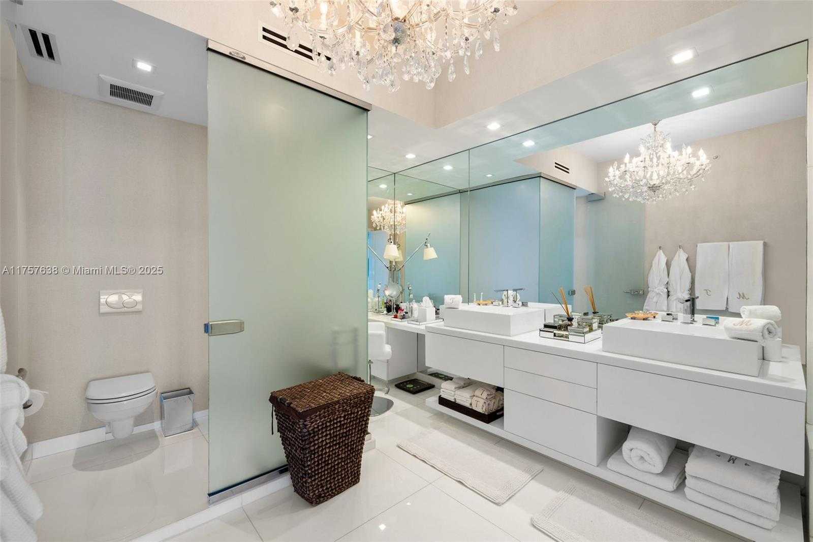 Small Image of 50 SOUTH POINTE DR #1502/03, Miami Beach Number 28