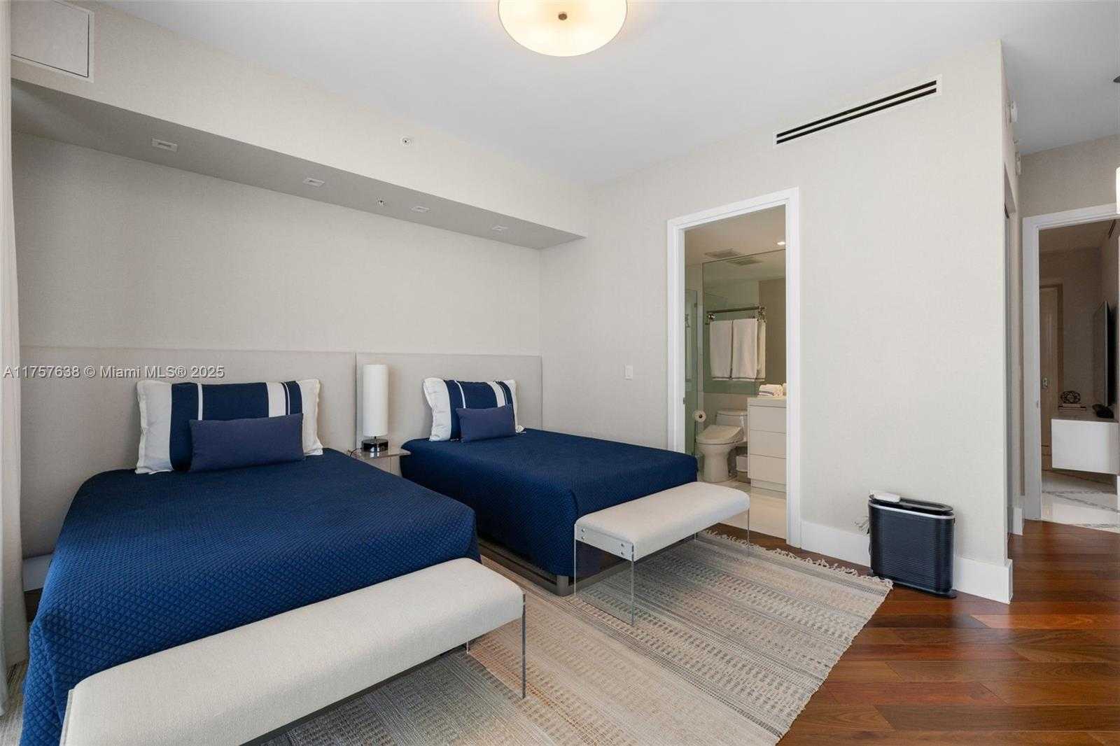 Small Image of 50 SOUTH POINTE DR #1502/03, Miami Beach Number 31