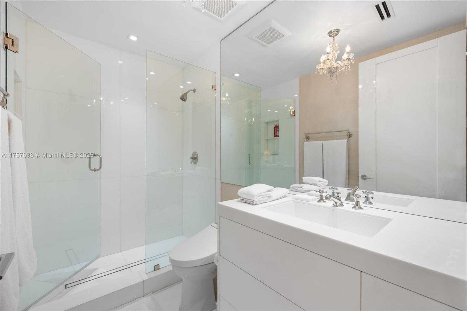 Small Image of 50 SOUTH POINTE DR #1502/03, Miami Beach Number 33