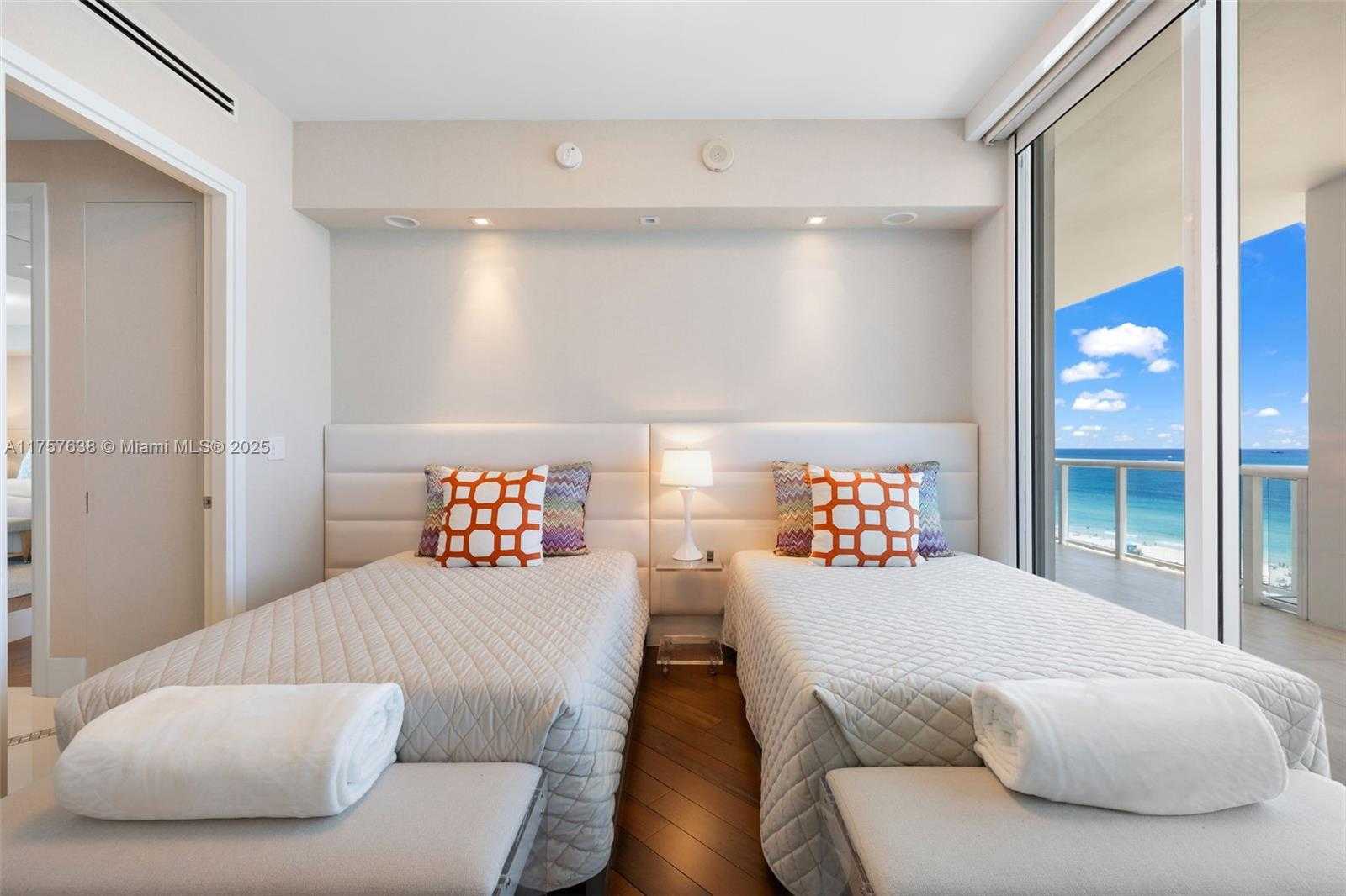 Small Image of 50 SOUTH POINTE DR #1502/03, Miami Beach Number 36
