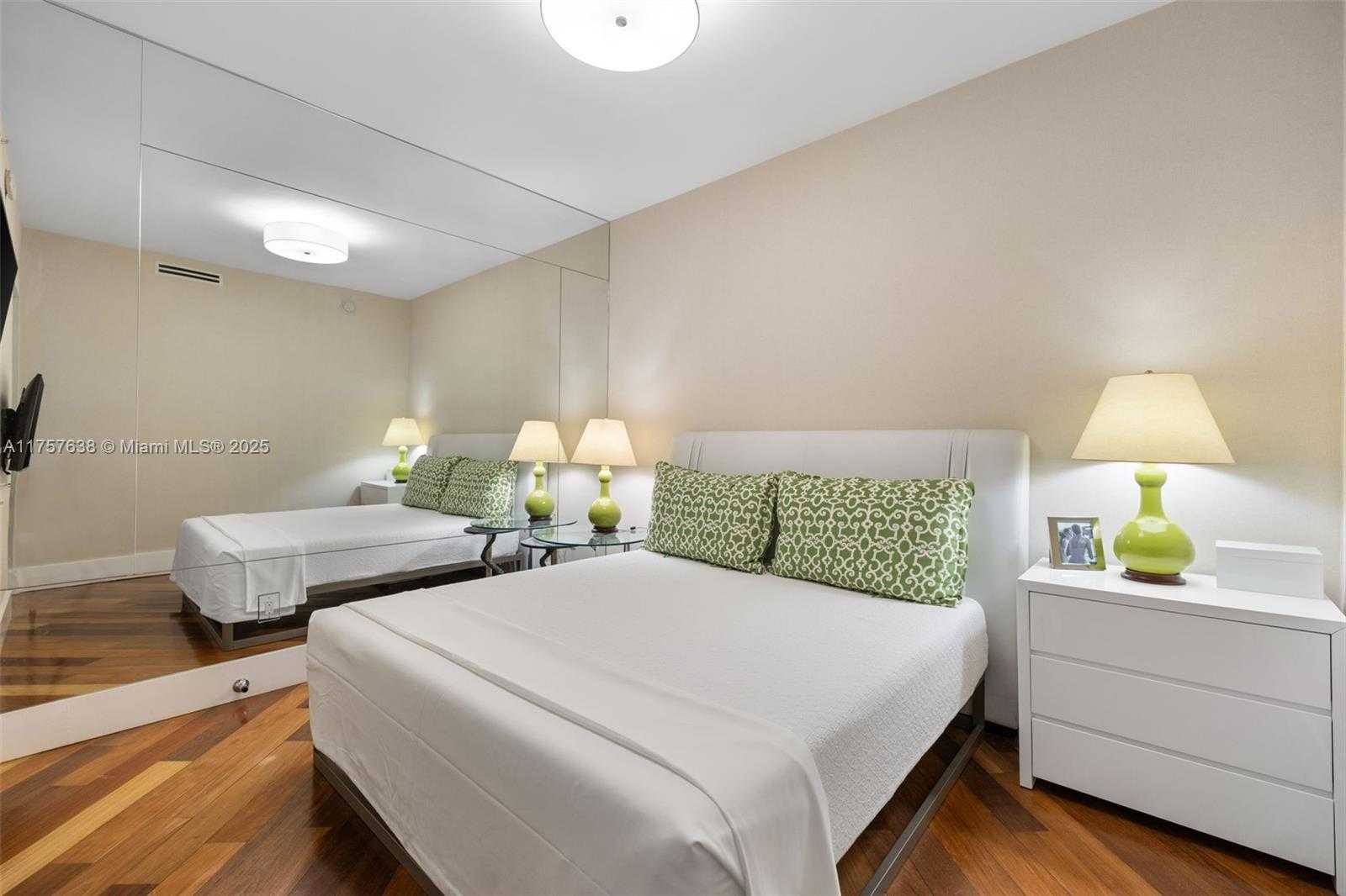 Small Image of 50 SOUTH POINTE DR #1502/03, Miami Beach Number 42