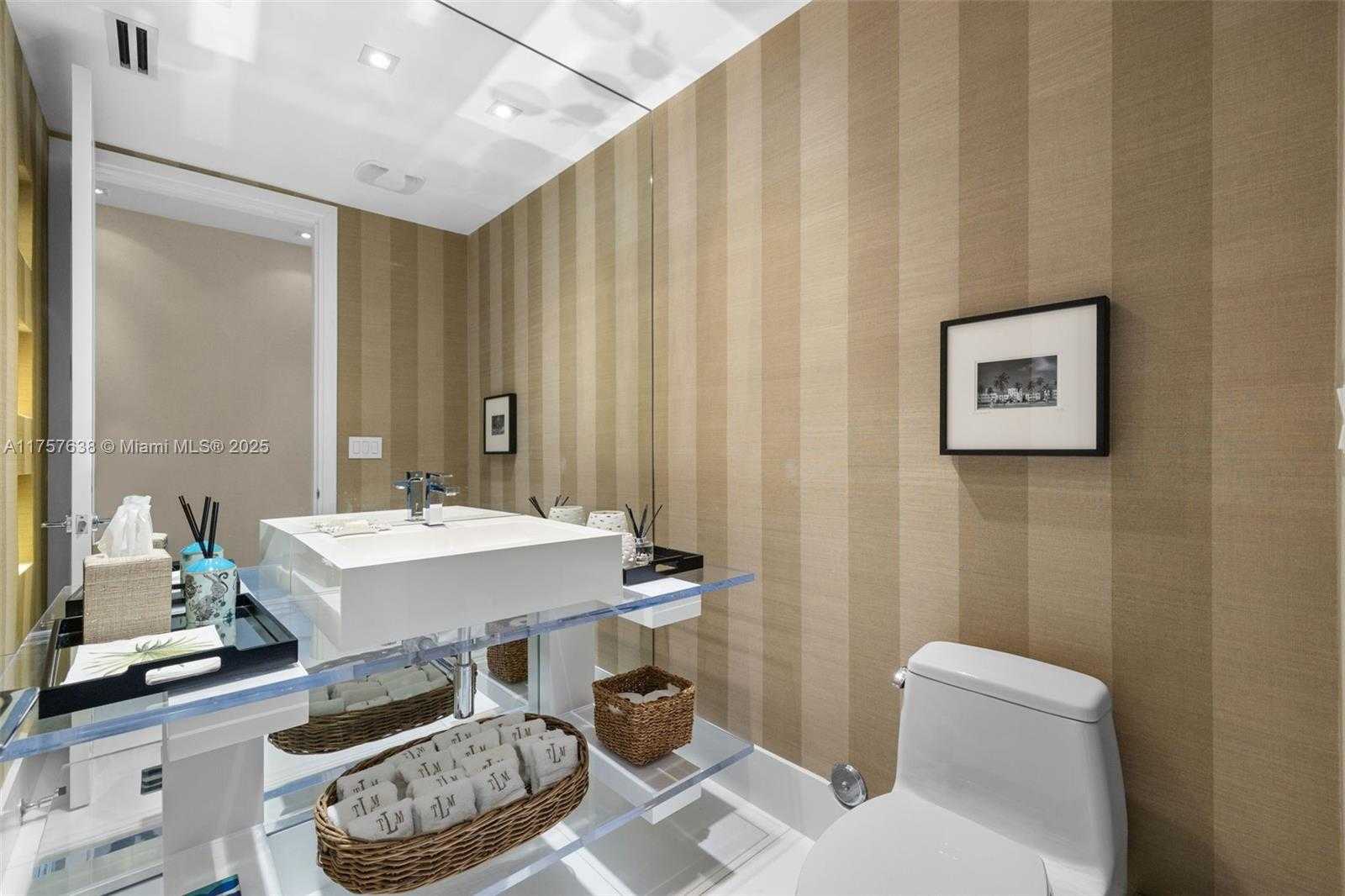 Small Image of 50 SOUTH POINTE DR #1502/03, Miami Beach Number 44