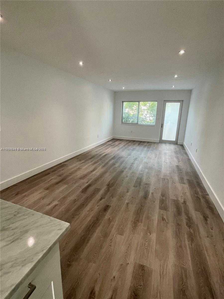 Small Image of 3931 GARDEN AVE #3931, Miami Beach Number 3