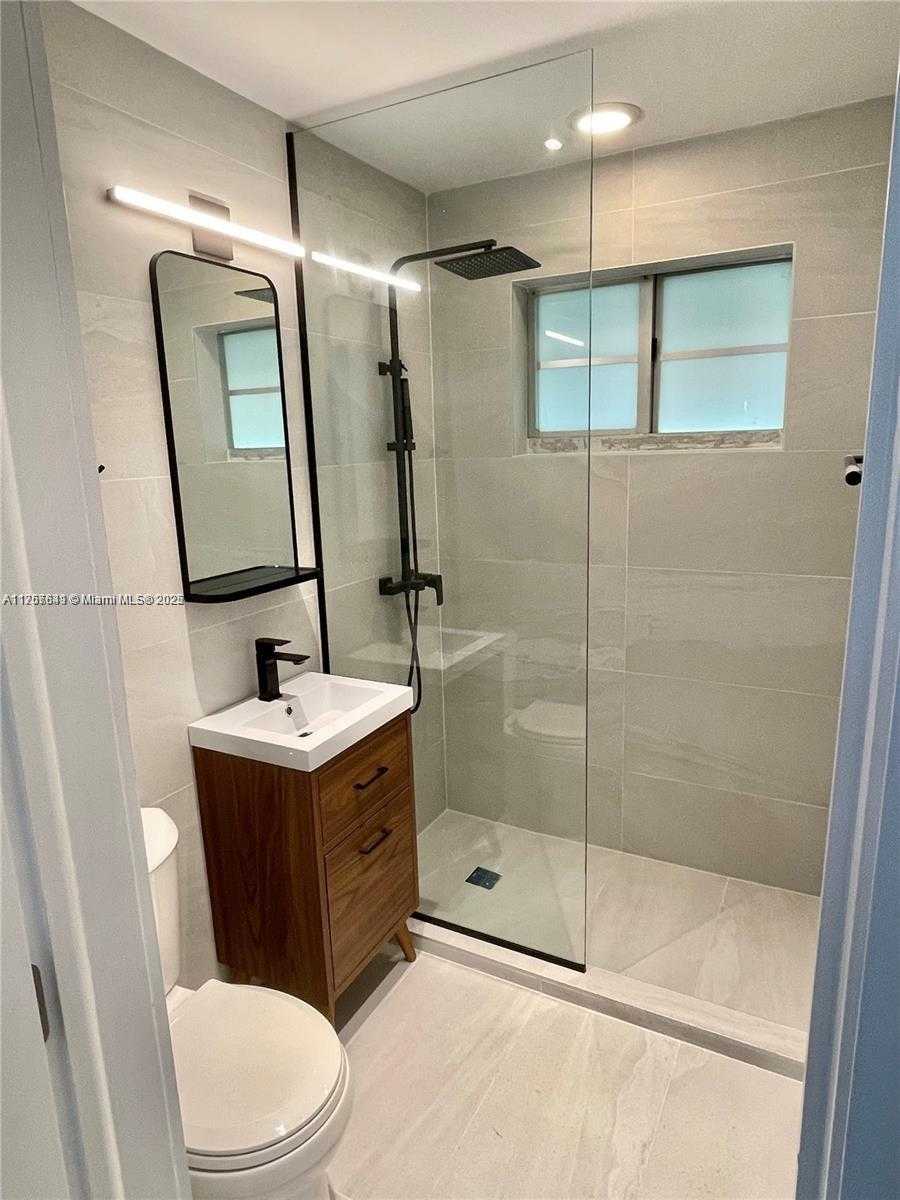 Small Image of 3931 GARDEN AVE #3931, Miami Beach Number 5
