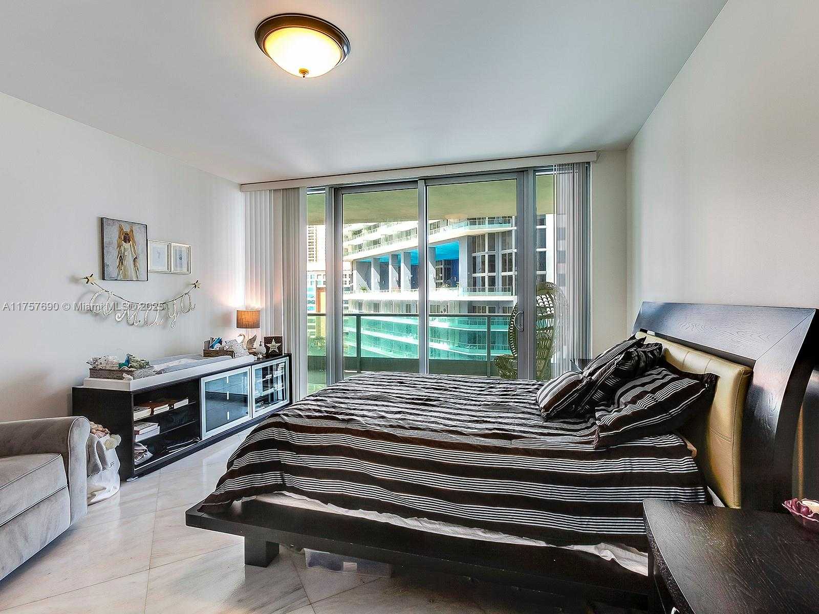 Small Image of 1331 BRICKELL BAY DR #1206, Miami Number 10