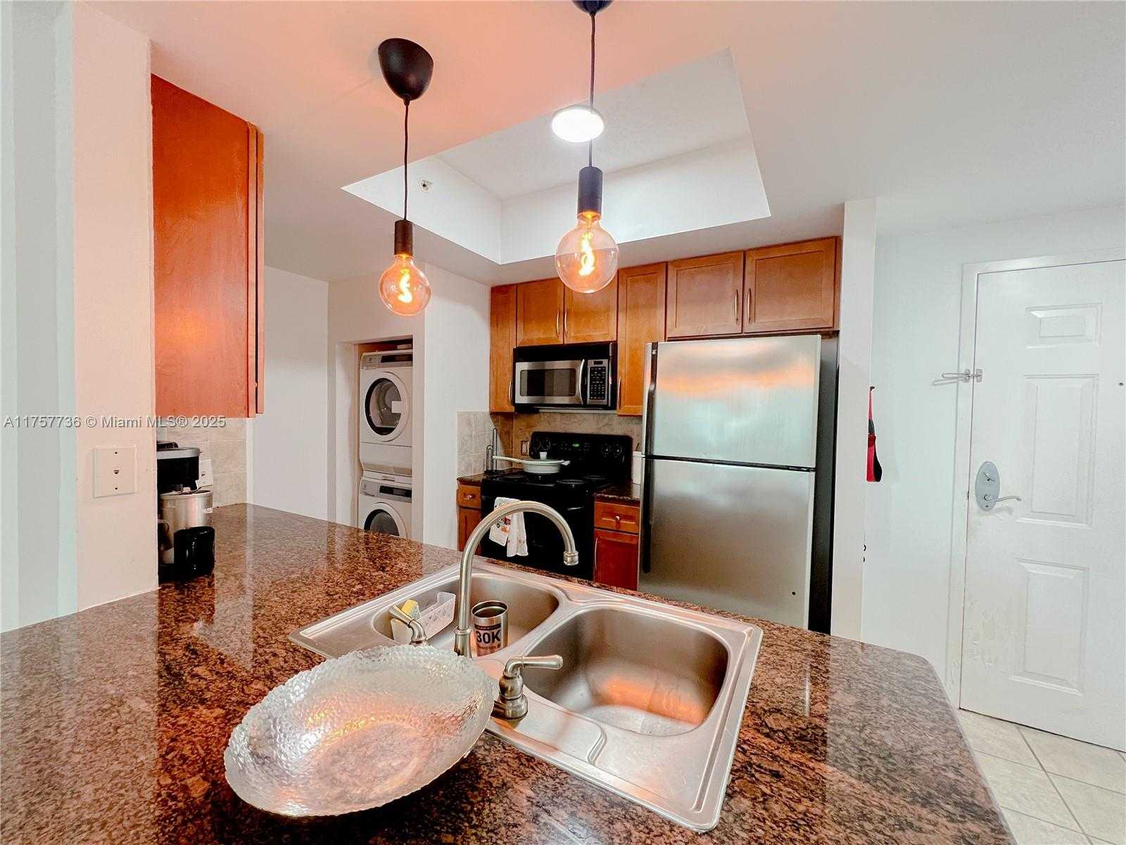 Small Image of 2000 NORTH BAYSHORE DR #608, Miami Number 4