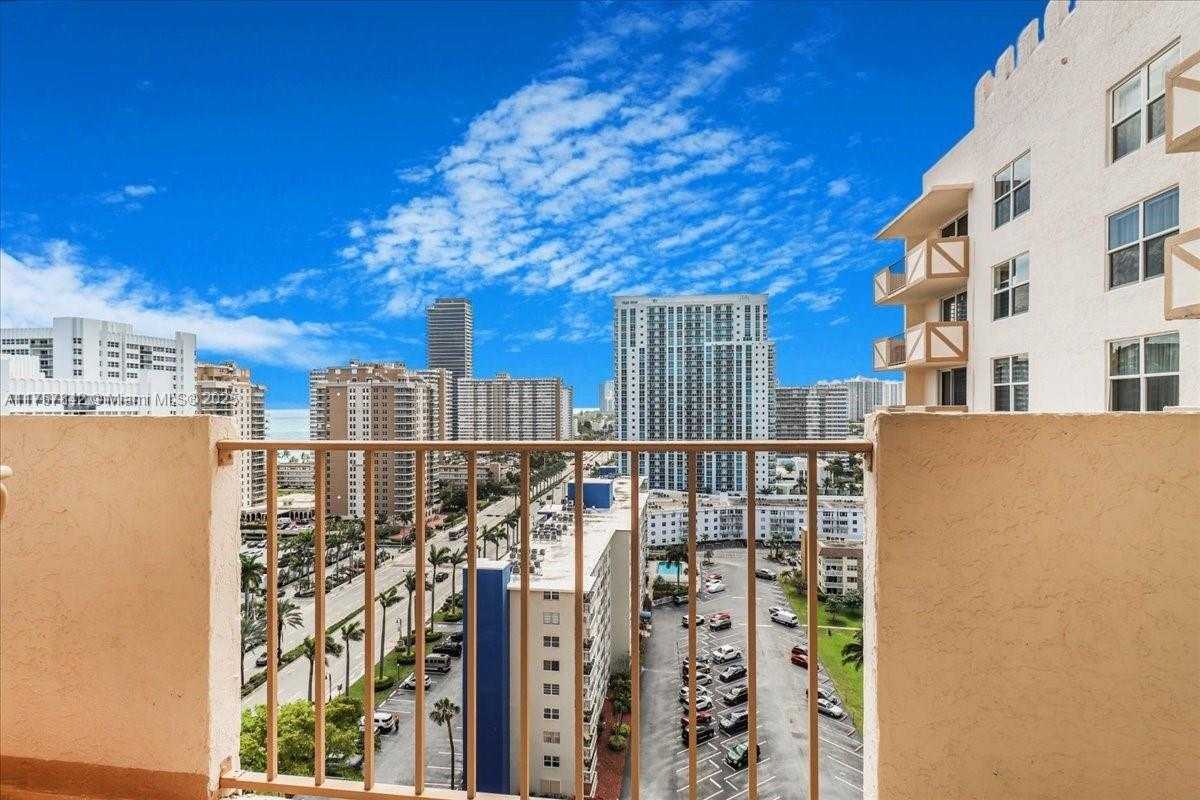 Small Image of 1865 SOUTH OCEAN DR #14G, Hallandale Beach Number 3