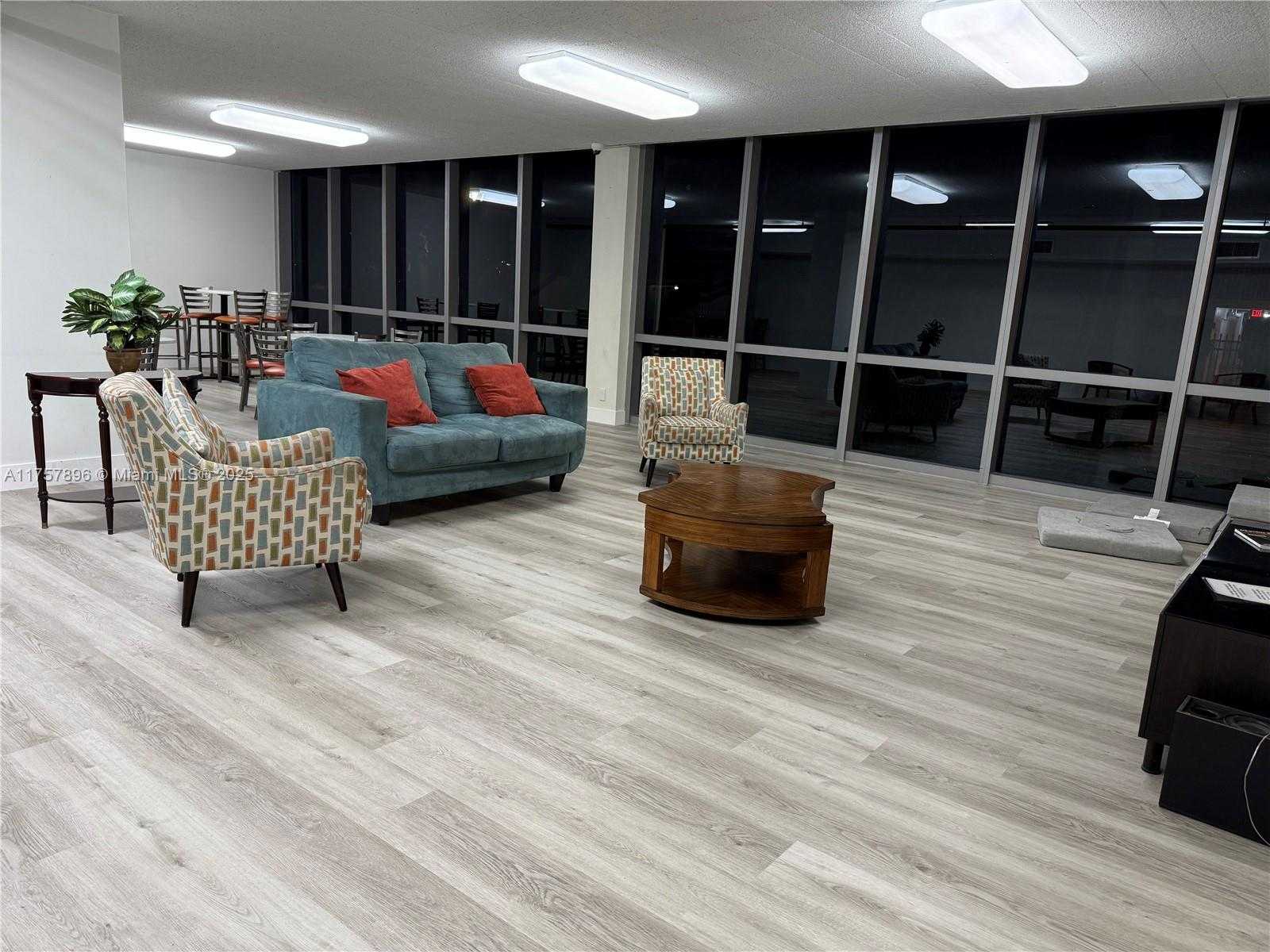 Small Image of 2655 COLLINS AVE #1405, Miami Beach Number 16