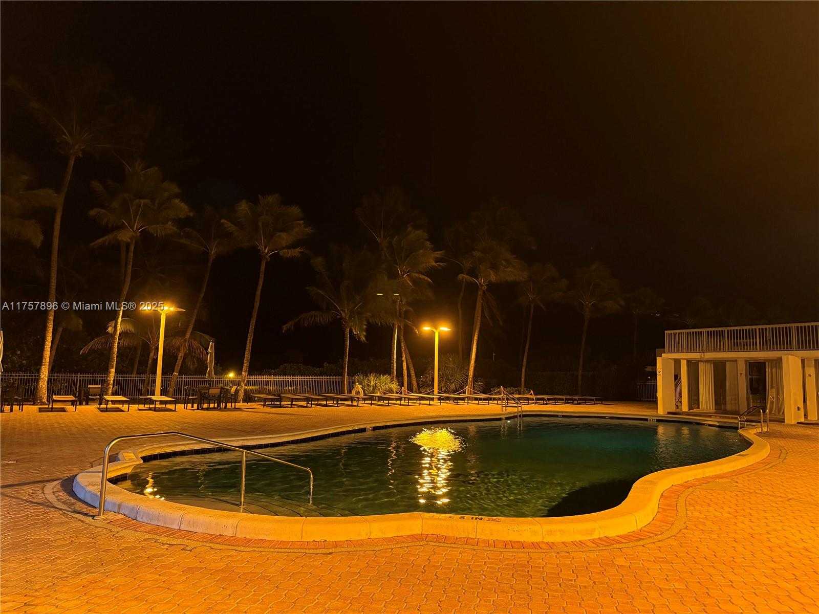 Small Image of 2655 COLLINS AVE #1405, Miami Beach Number 17