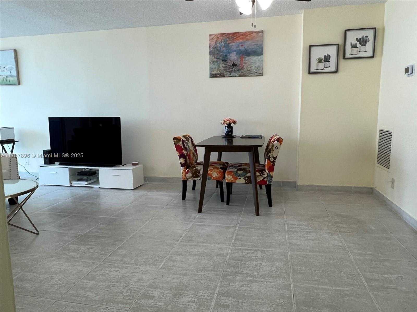 Small Image of 2655 COLLINS AVE #1405, Miami Beach Number 4
