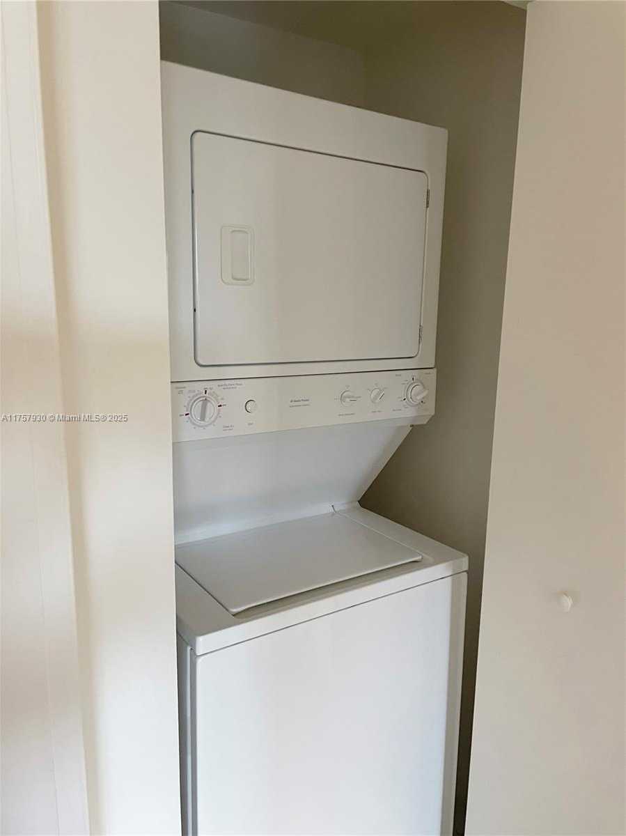 Small Image of 18800 NORTH EAST 29TH AVE #507, Aventura Number 14