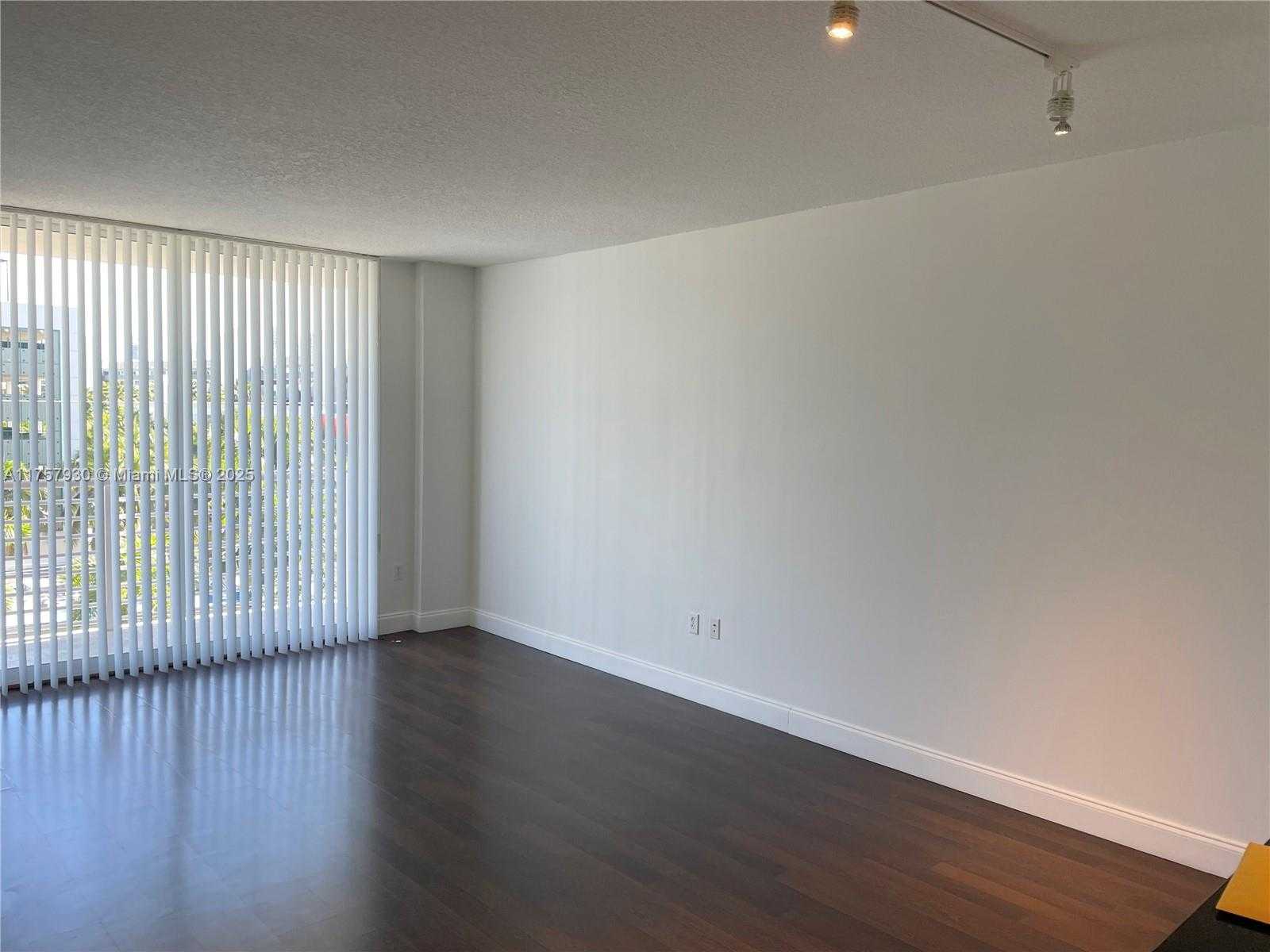 Small Image of 18800 NORTH EAST 29TH AVE #507, Aventura Number 2