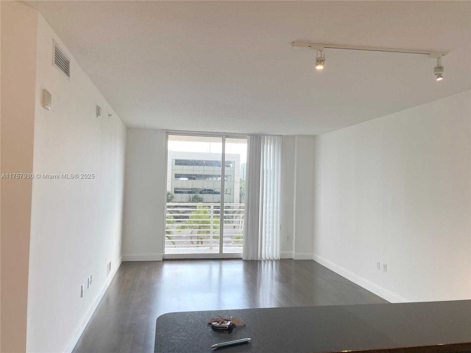 Small Image of 18800 NORTH EAST 29TH AVE #507, Aventura Number 3