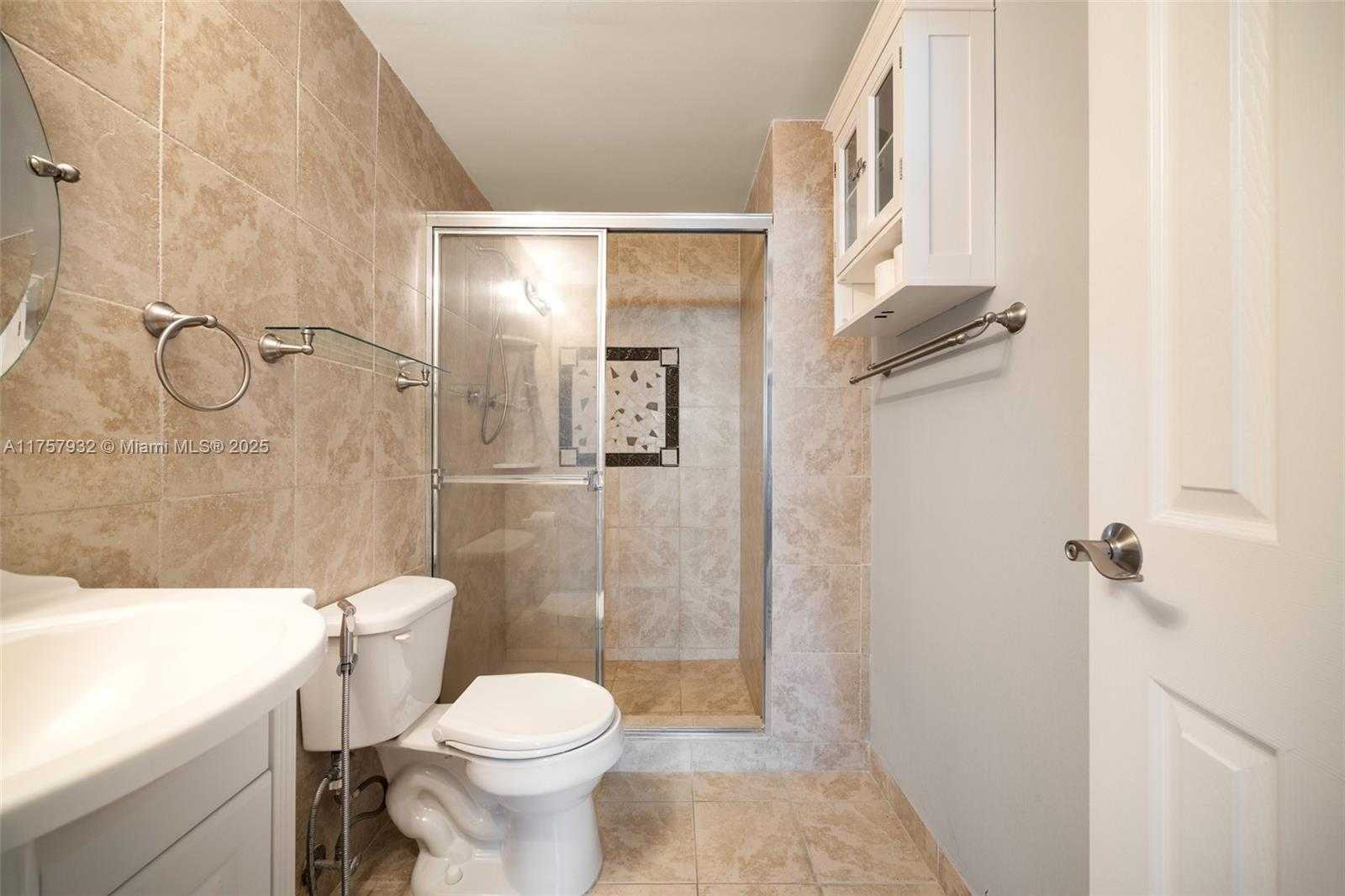 Small Image of 7441 WAYNE AVE #2B, Miami Beach Number 12