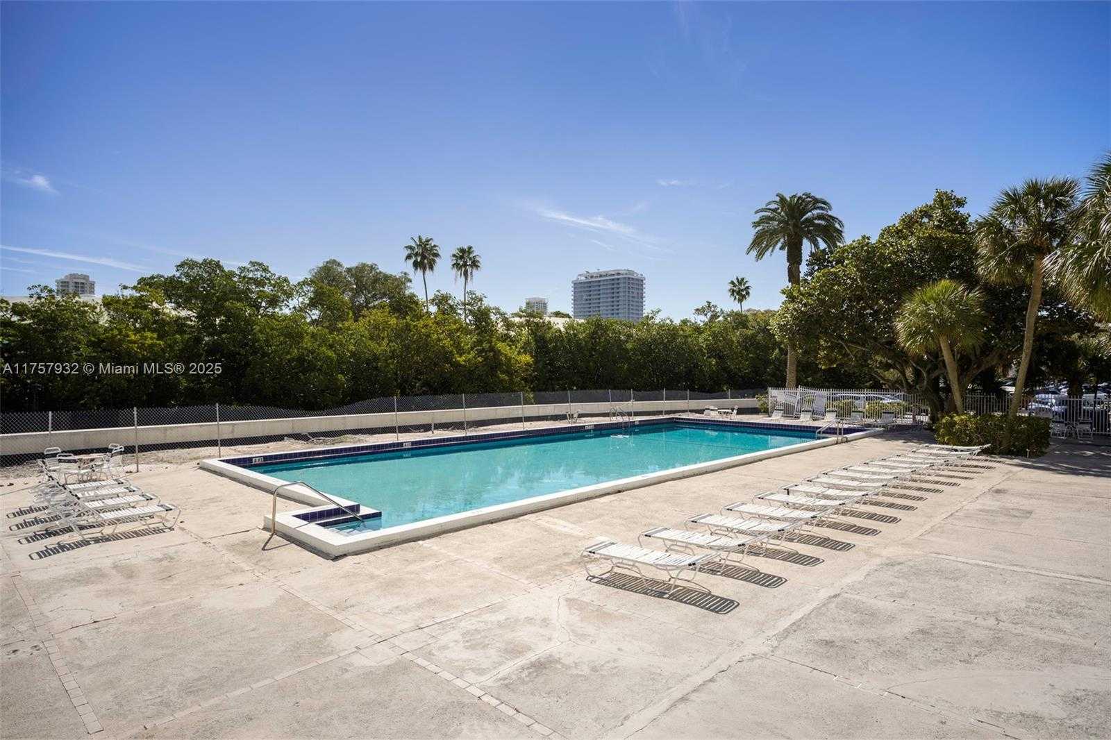 Small Image of 7441 WAYNE AVE #2B, Miami Beach Number 15