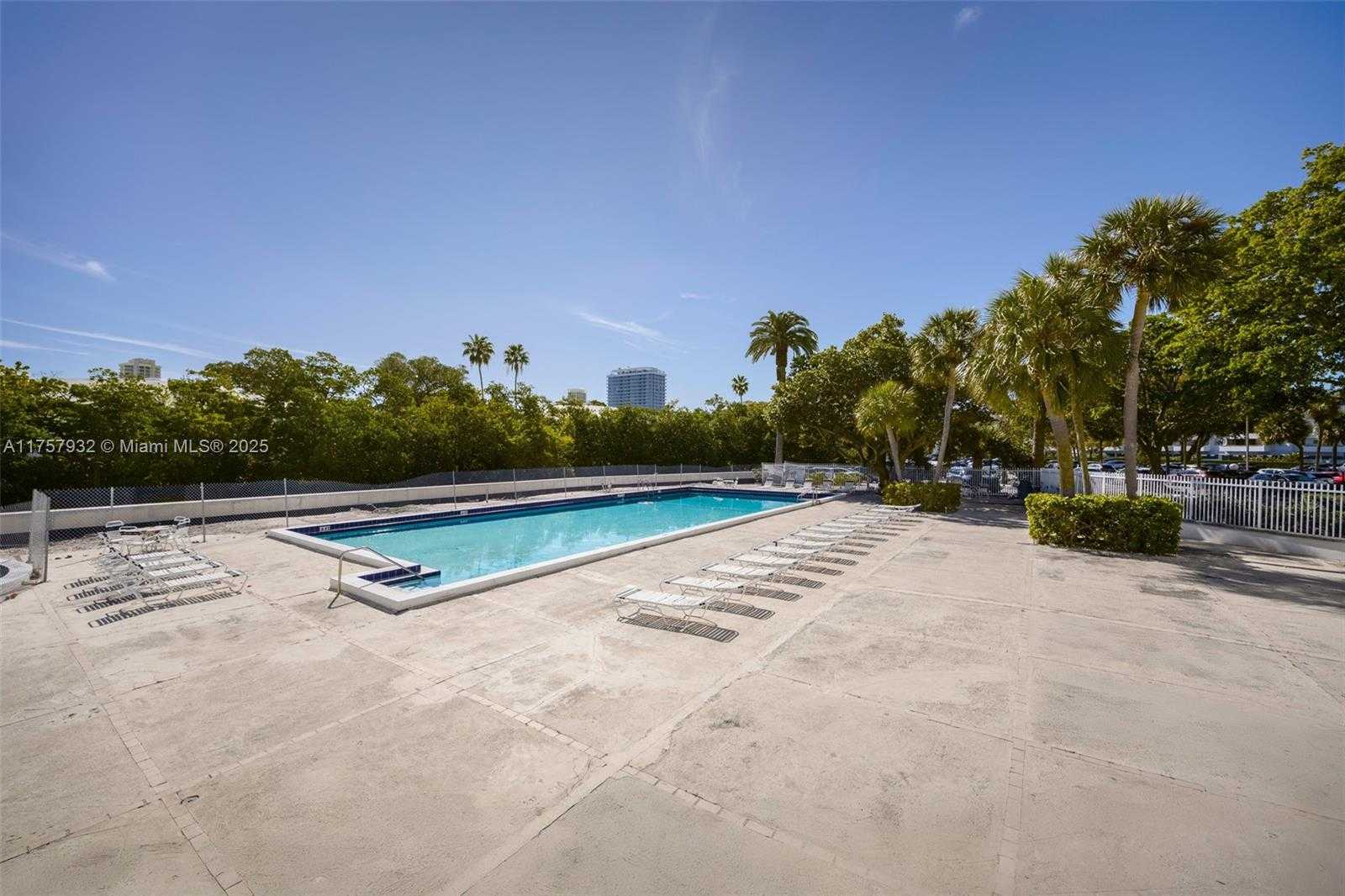 Small Image of 7441 WAYNE AVE #2B, Miami Beach Number 16