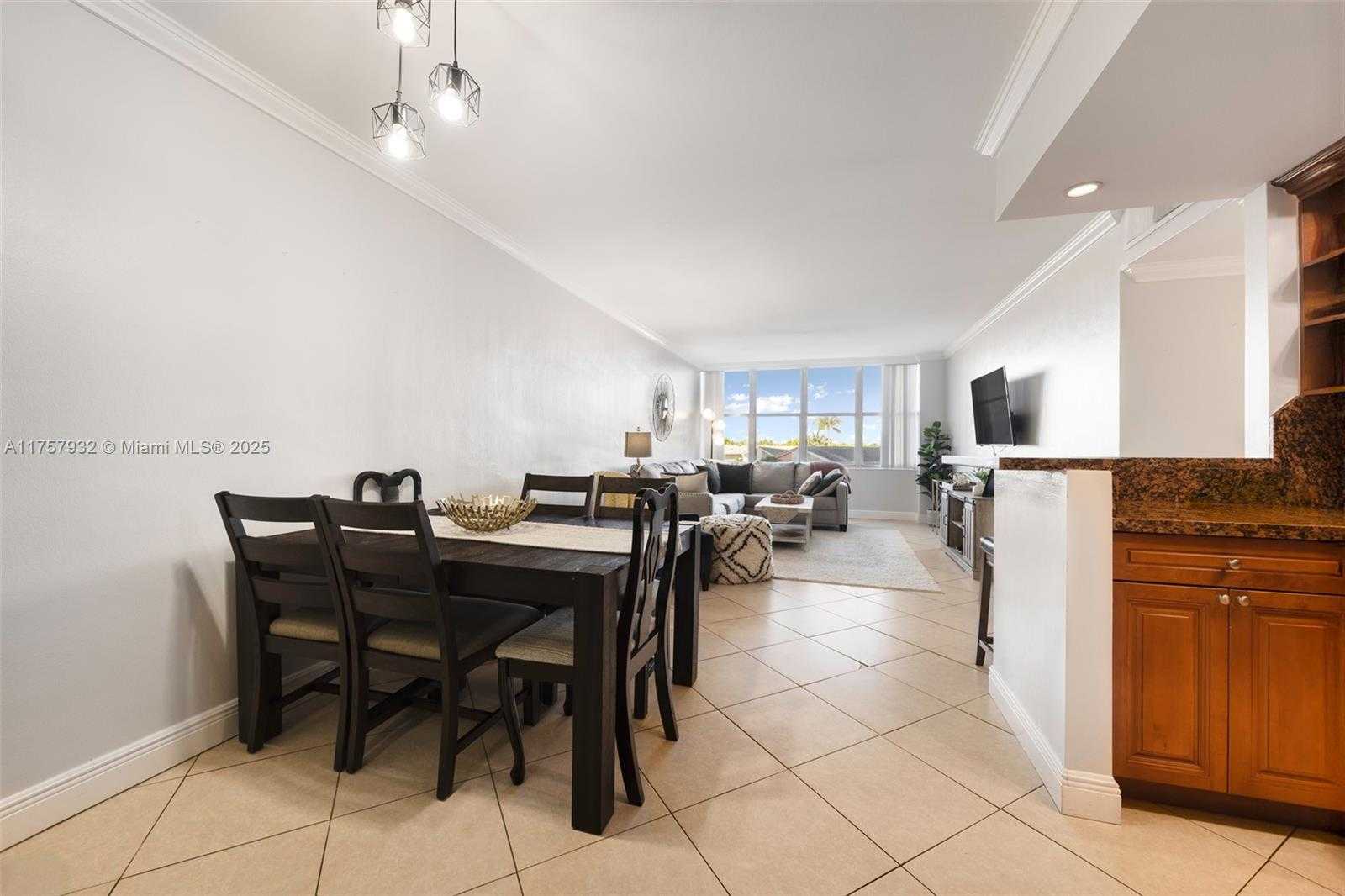 Small Image of 7441 WAYNE AVE #2B, Miami Beach Number 3
