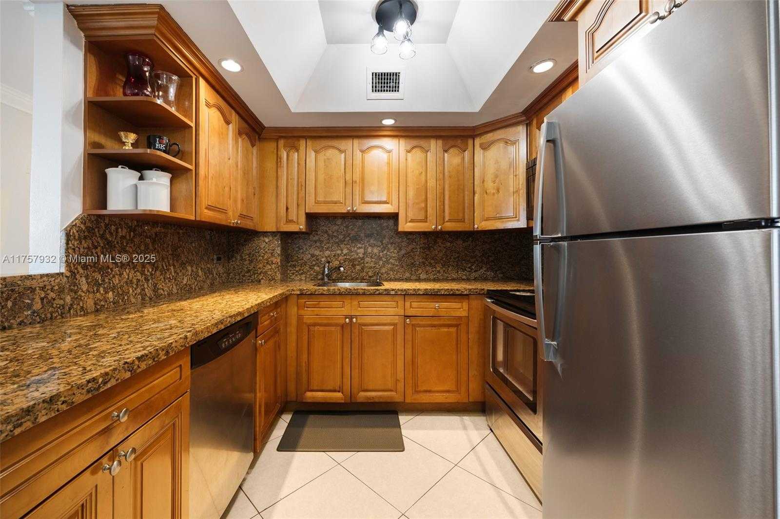 Small Image of 7441 WAYNE AVE #2B, Miami Beach Number 5
