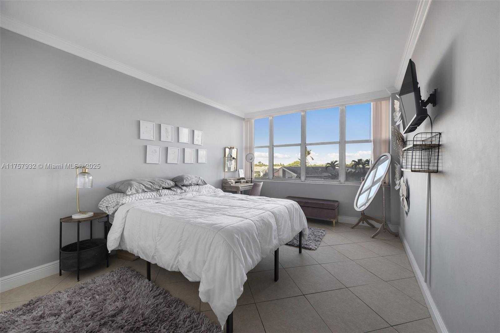 Small Image of 7441 WAYNE AVE #2B, Miami Beach Number 7