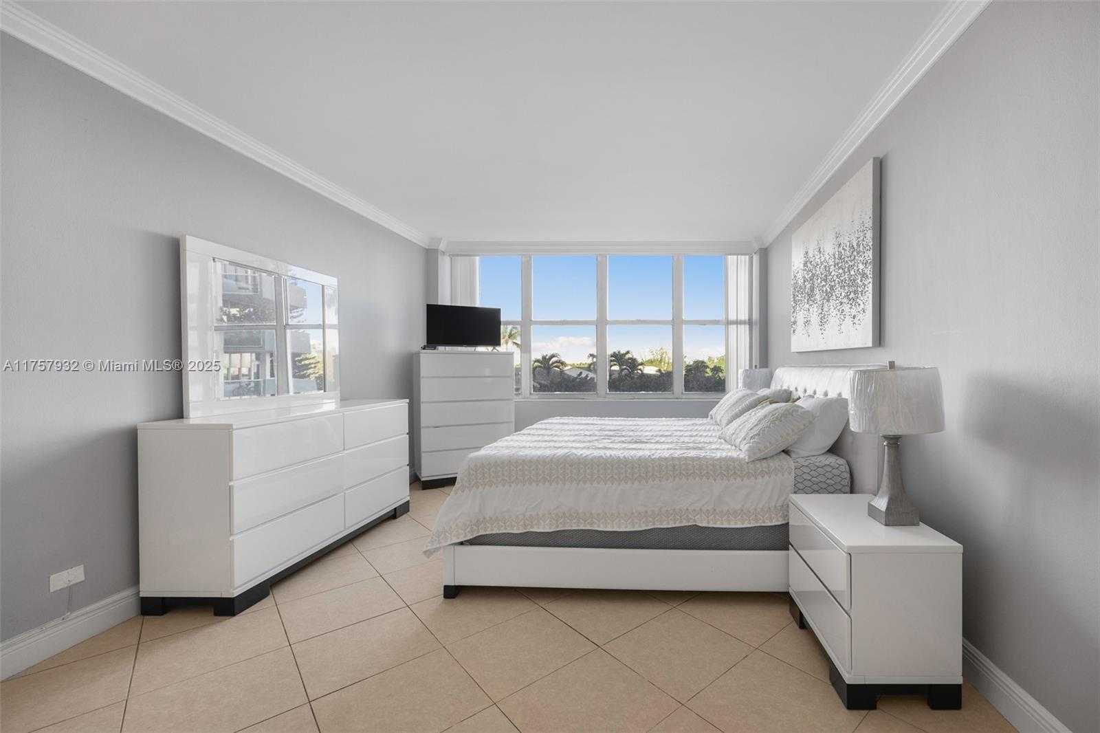 Small Image of 7441 WAYNE AVE #2B, Miami Beach Number 8