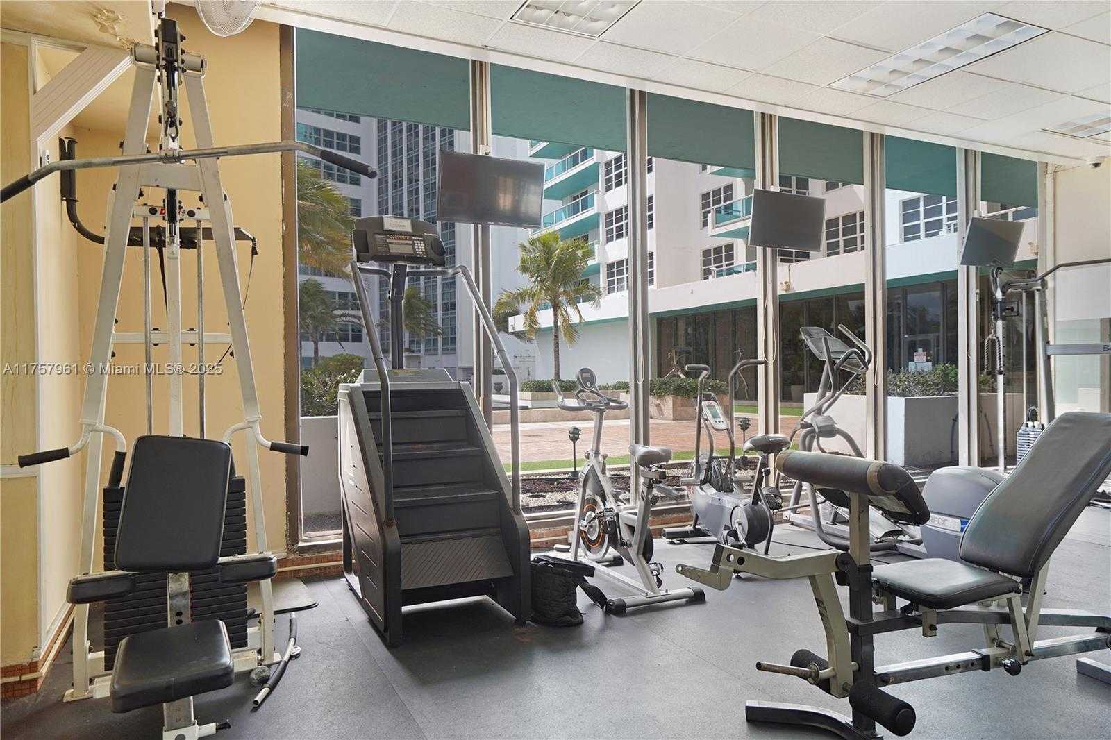 Small Image of 5101 COLLINS AVE #14G, Miami Beach Number 10