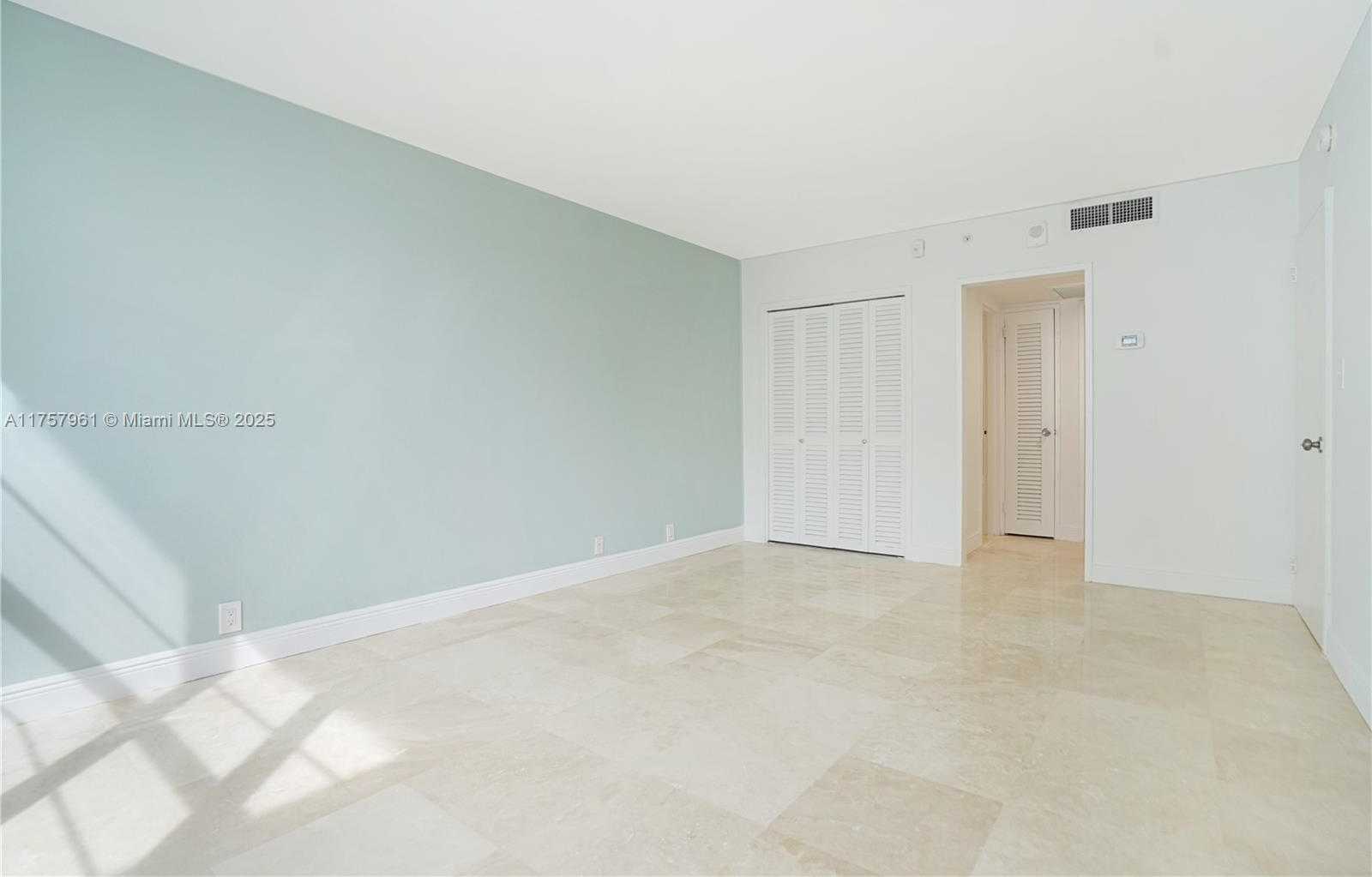 Small Image of 5101 COLLINS AVE #14G, Miami Beach Number 4
