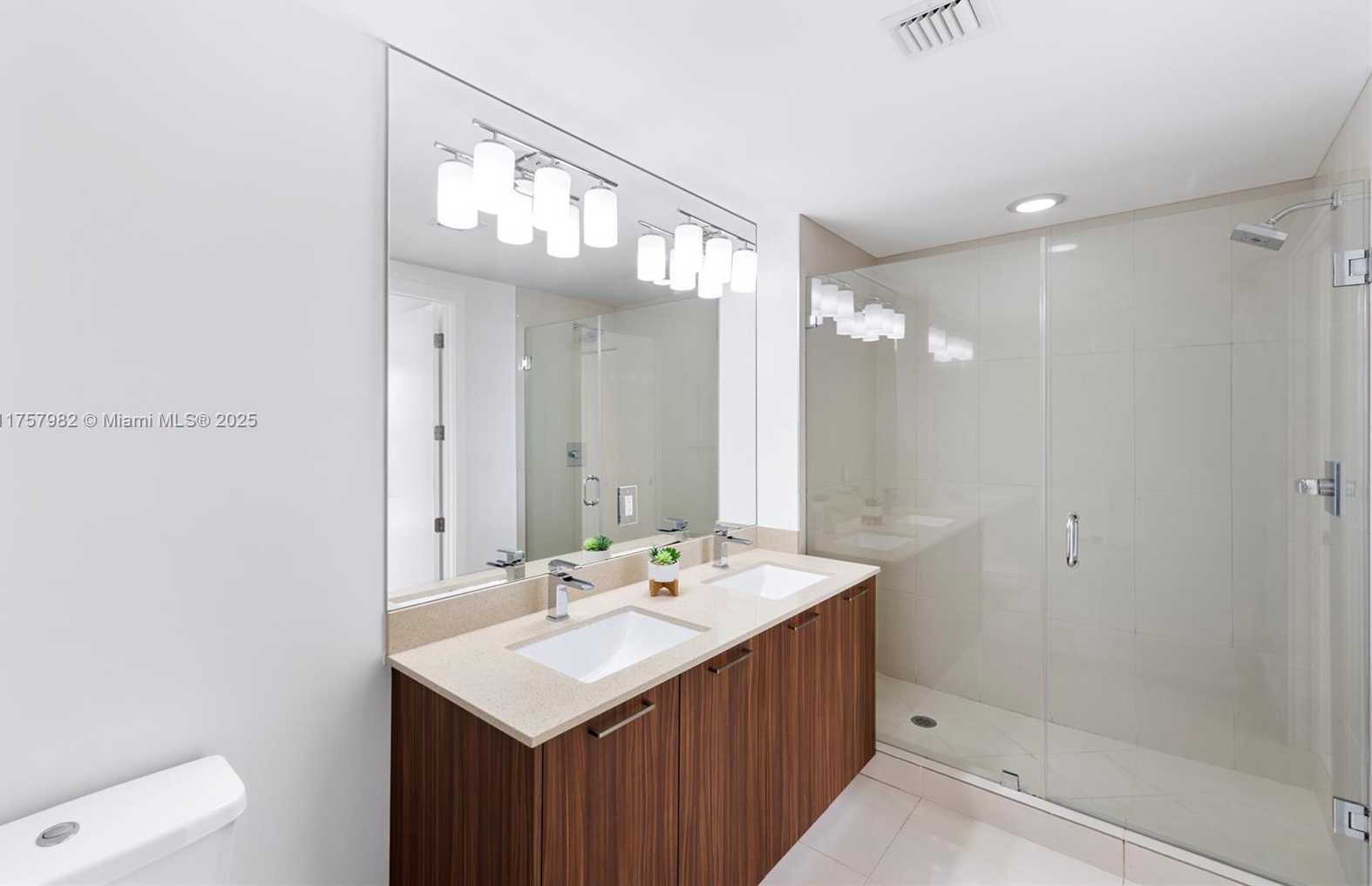 Small Image of 5300 NORTH WEST 85TH AVE #303, Doral Number 16