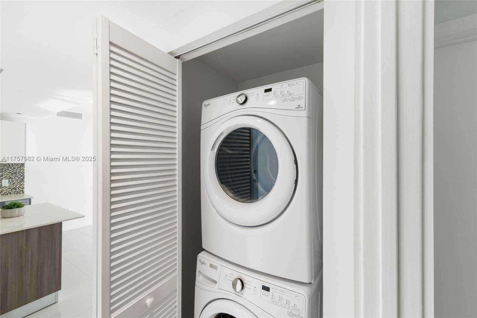 Small Image of 5300 NORTH WEST 85TH AVE #303, Doral Number 21