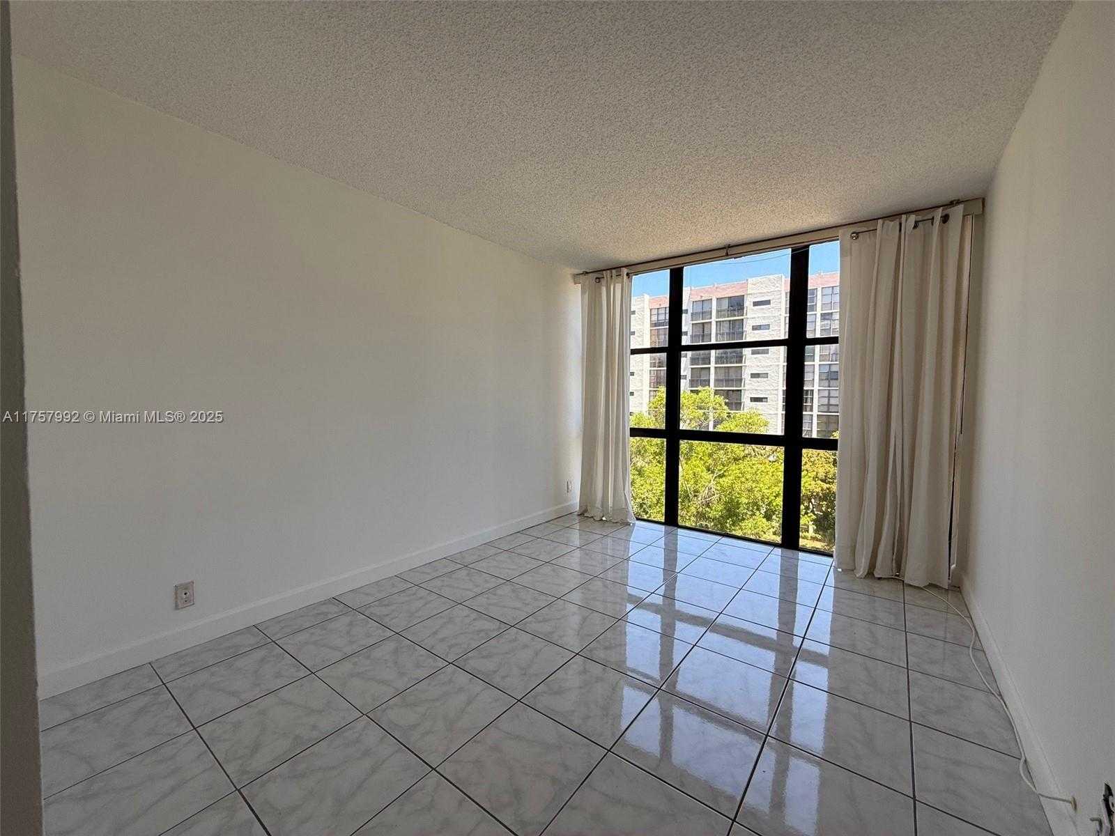 Small Image of 17011 NORTH BAY RD #607, Sunny Isles Beach Number 13