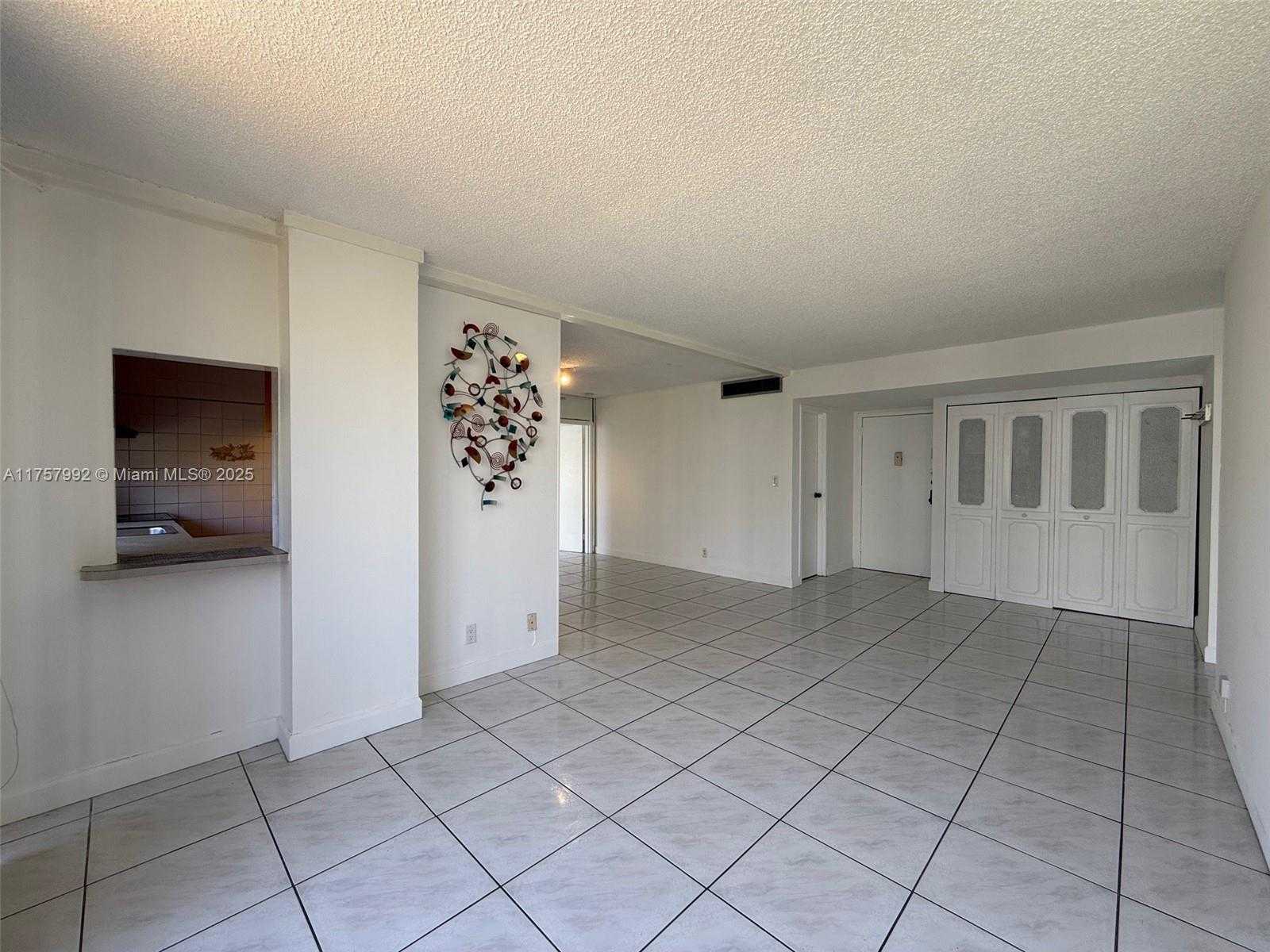 Small Image of 17011 NORTH BAY RD #607, Sunny Isles Beach Number 4