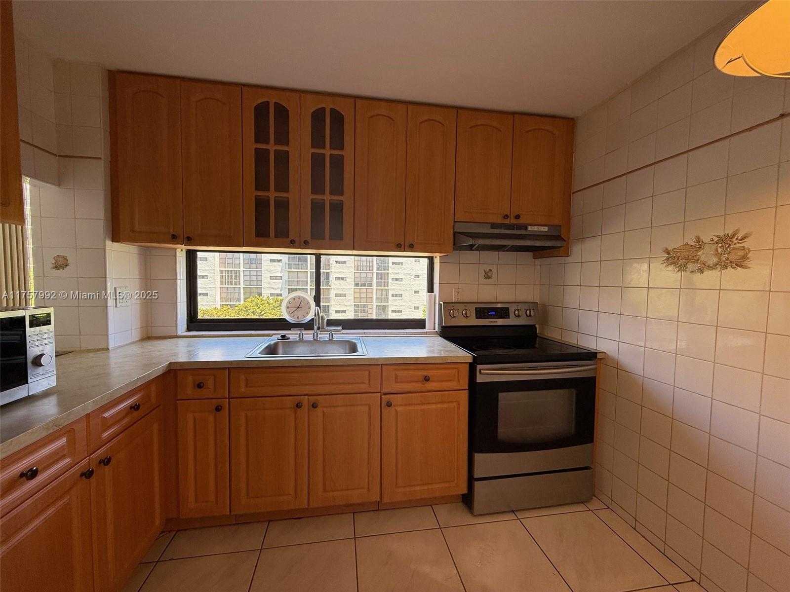 Small Image of 17011 NORTH BAY RD #607, Sunny Isles Beach Number 8