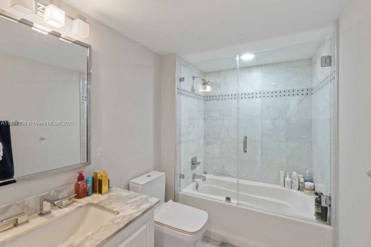 Small Image of 90 ALTON RD #807, Miami Beach Number 6