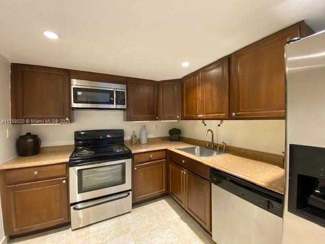 Small Image of 17600 NORTH BAY RD #N603, Sunny Isles Beach Number 3