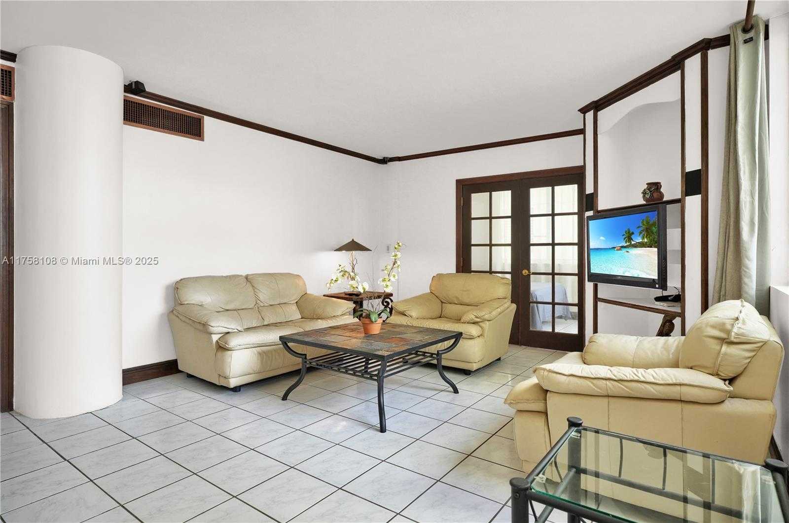 Small Image of 5005 COLLINS AVE #325, Miami Beach Number 4