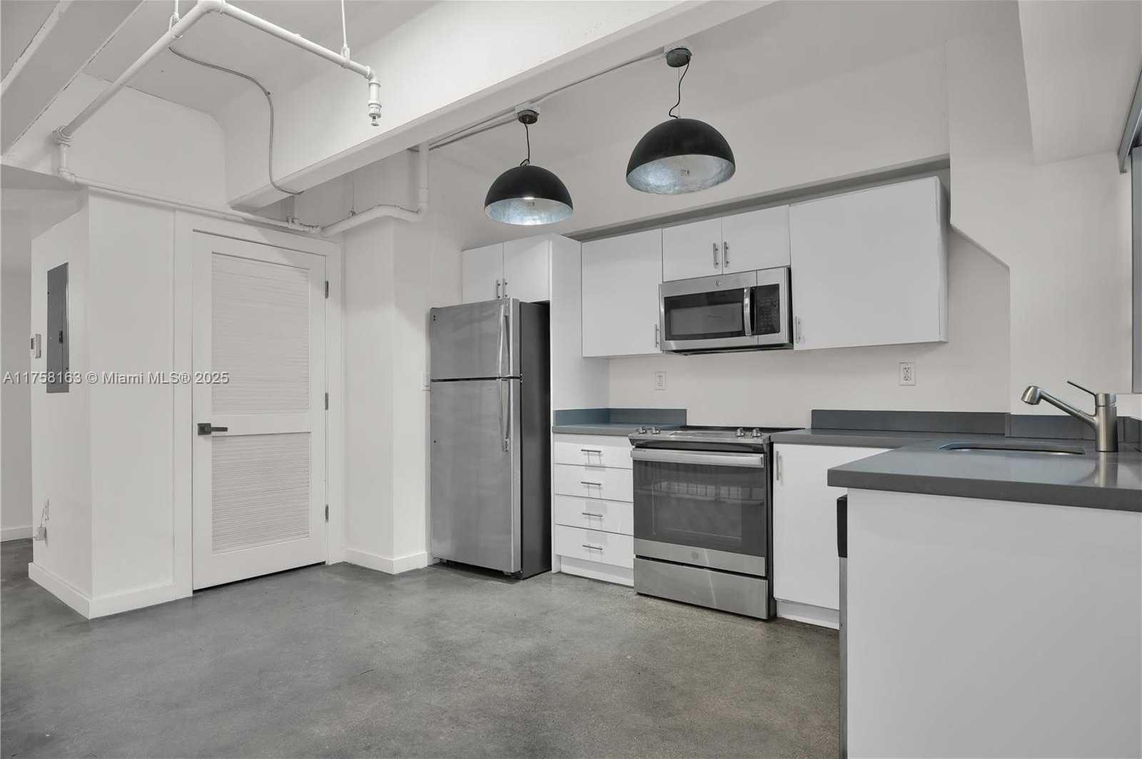 Small Image of 4332 COLLINS AVE #203, Miami Beach Number 10
