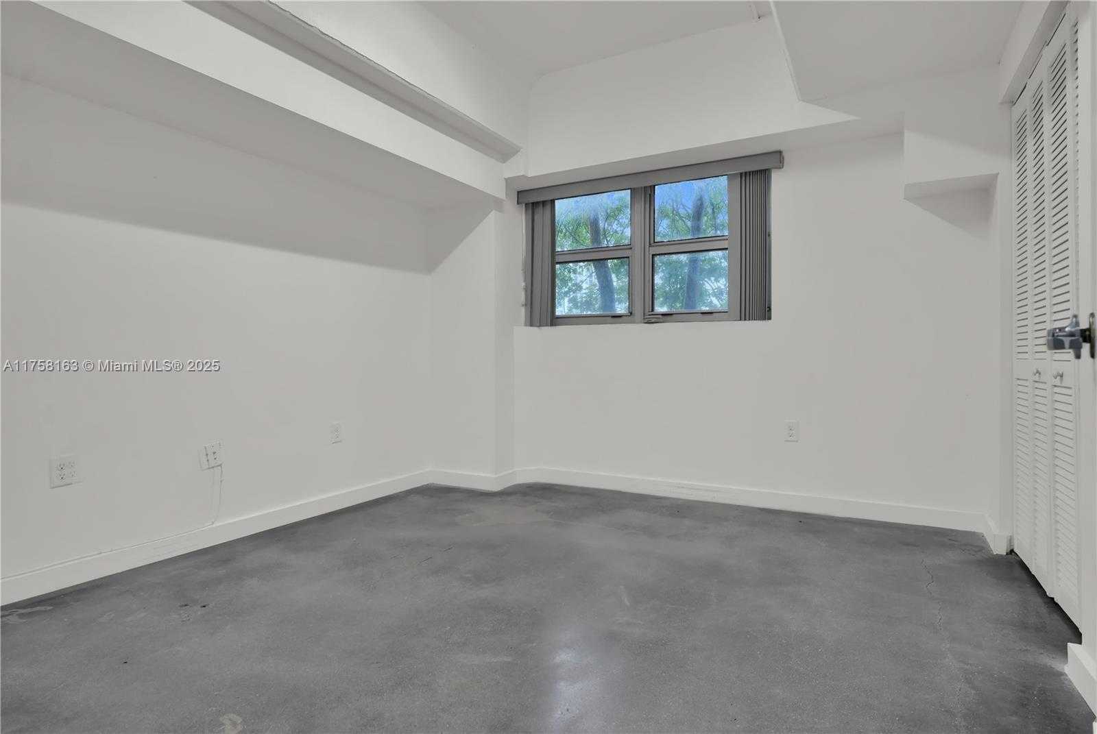 Small Image of 4332 COLLINS AVE #203, Miami Beach Number 12