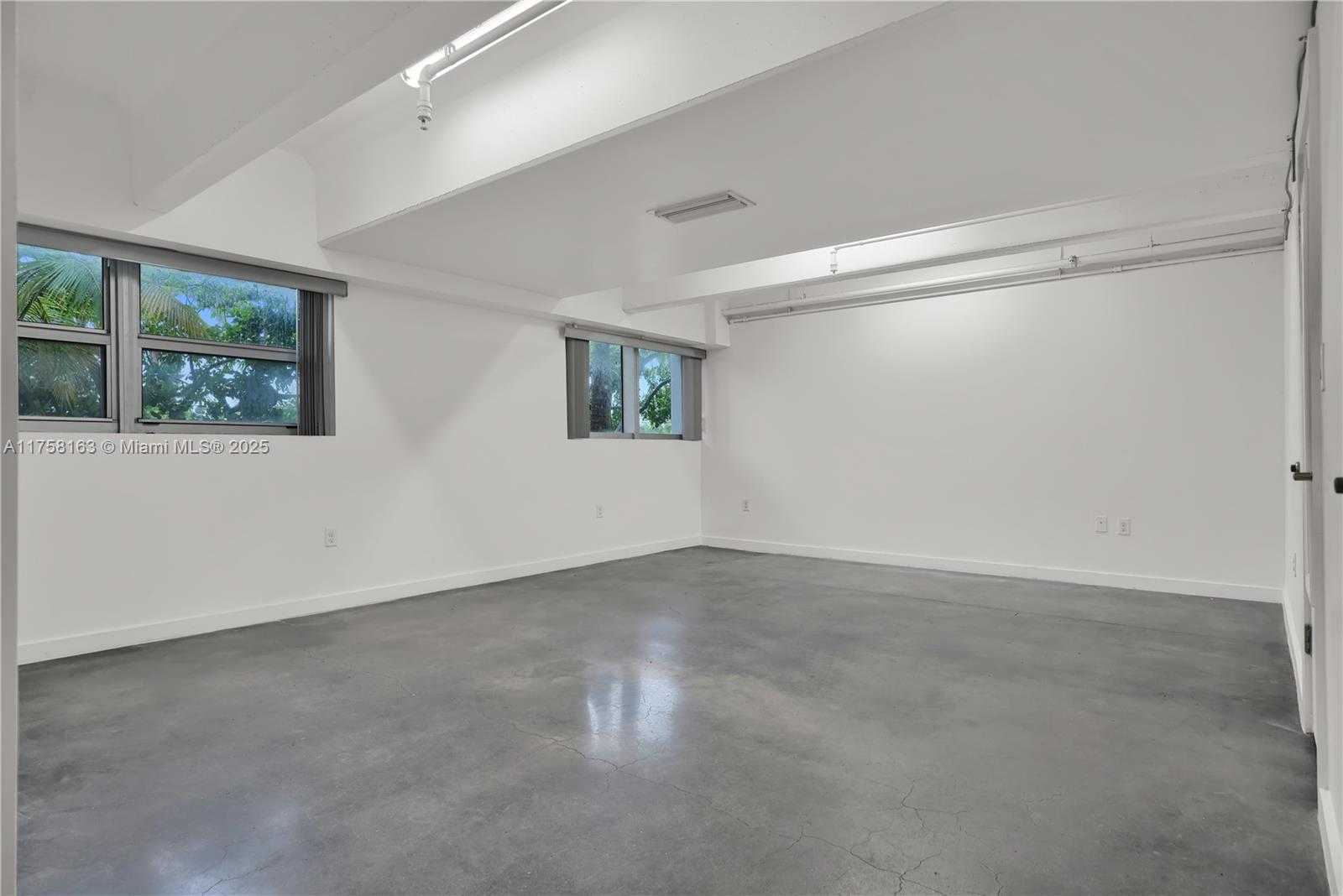 Small Image of 4332 COLLINS AVE #203, Miami Beach Number 14