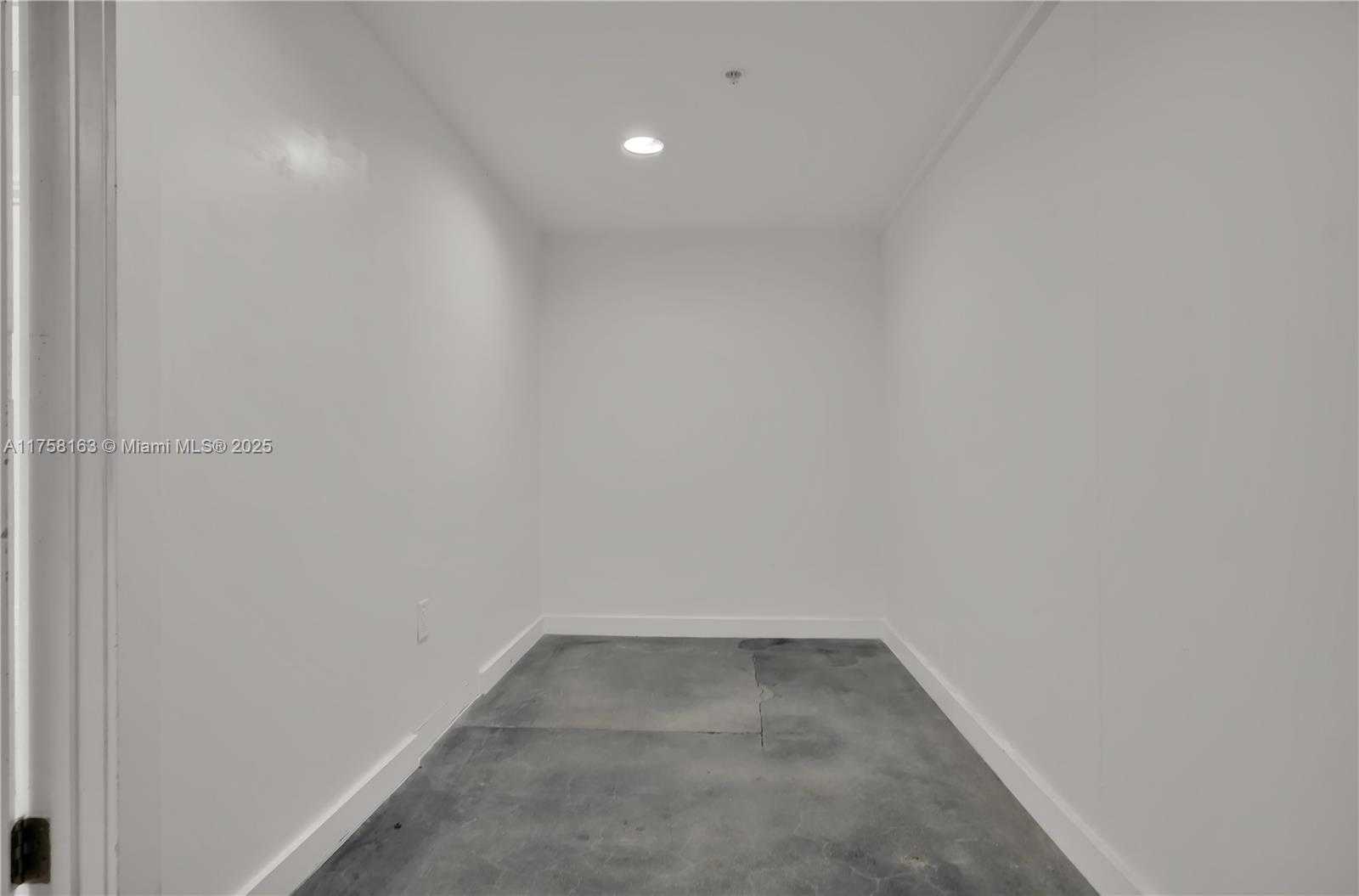 Small Image of 4332 COLLINS AVE #203, Miami Beach Number 18