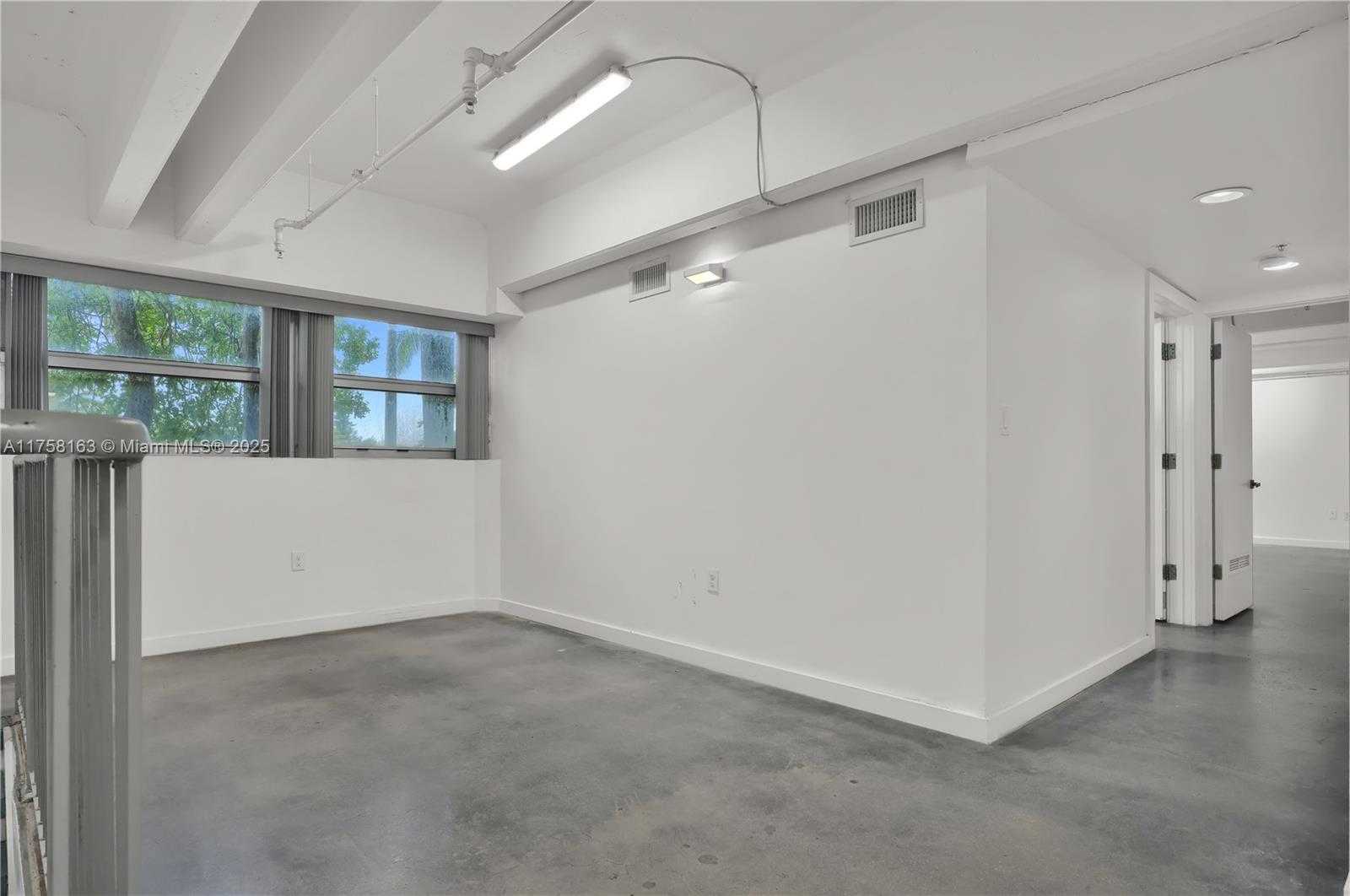 Small Image of 4332 COLLINS AVE #203, Miami Beach Number 8