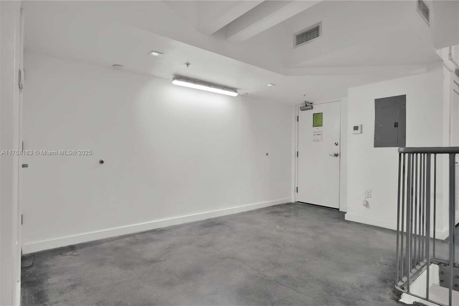 Small Image of 4332 COLLINS AVE #203, Miami Beach Number 9